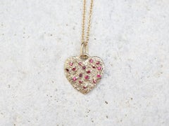 Halskette "The Heart of 17 Rubies" aus massivem 14k Gelbgold, Rubine und Rubinsteine