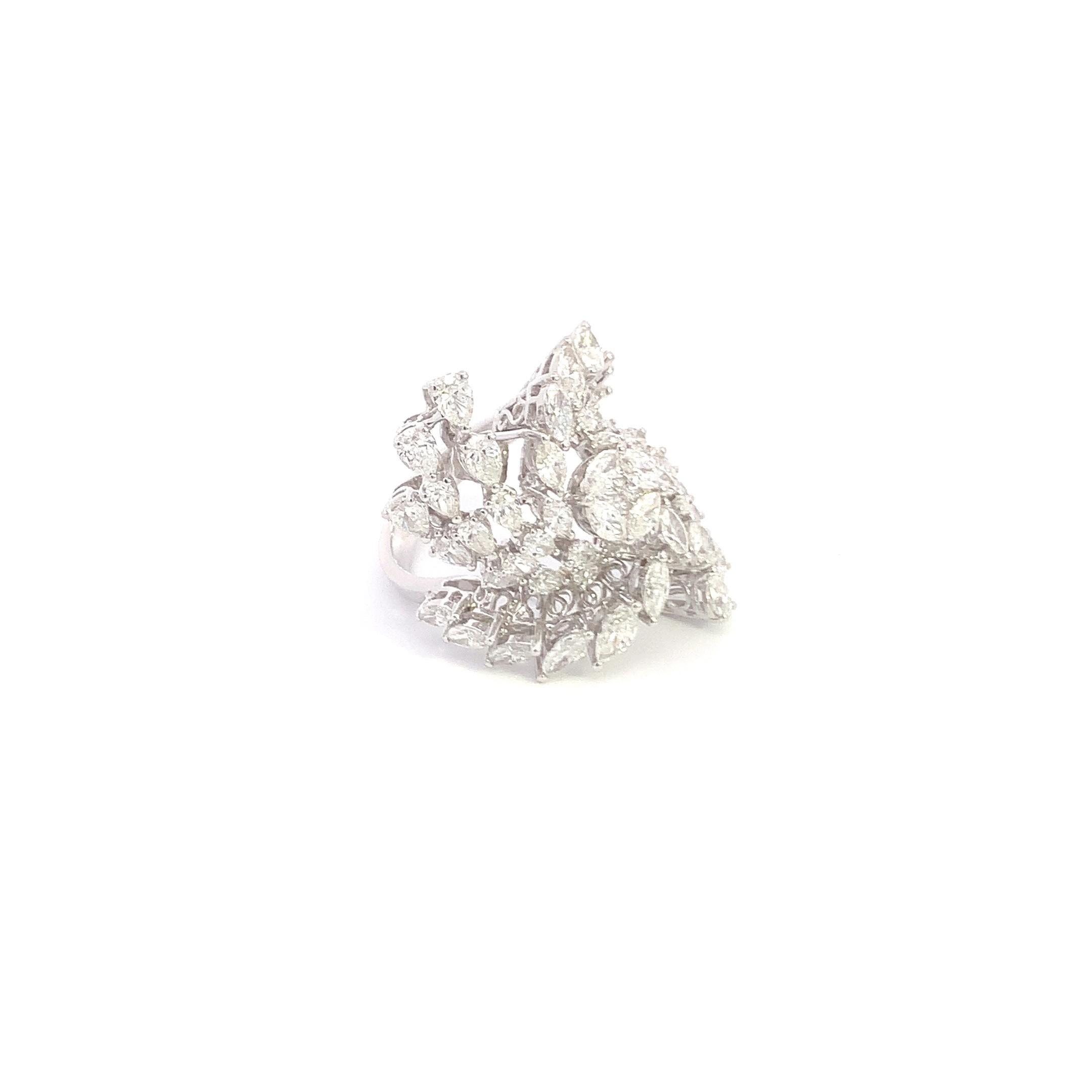 4.54 Cts of Diamonds, G-H Color, VS-SI Clarity
 10.6 Grams of 18K White Gold 
Ref. 160057