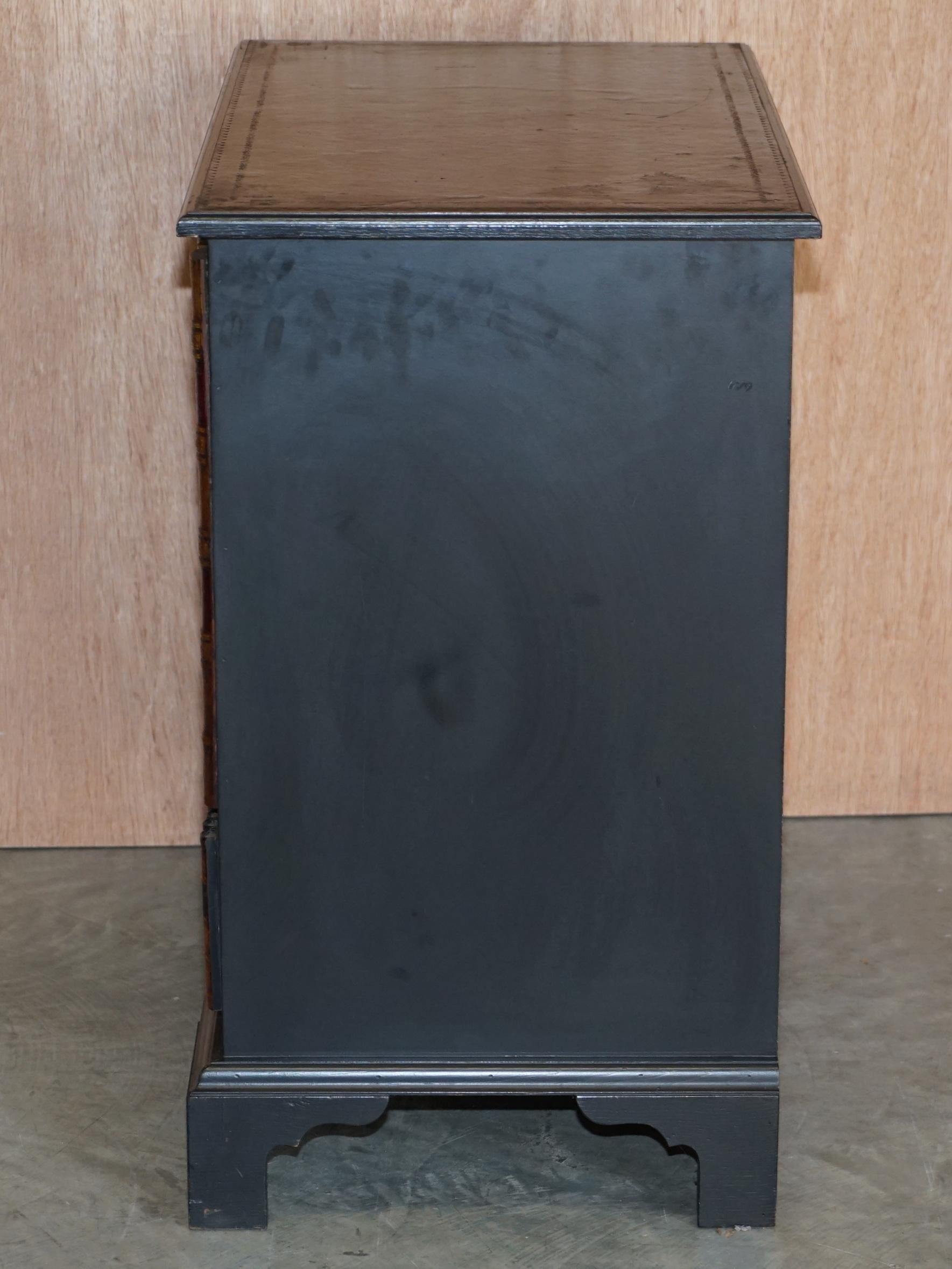 Hidden TV Company Faux Book Front television Cupboard Stand Media Unit en vente 5