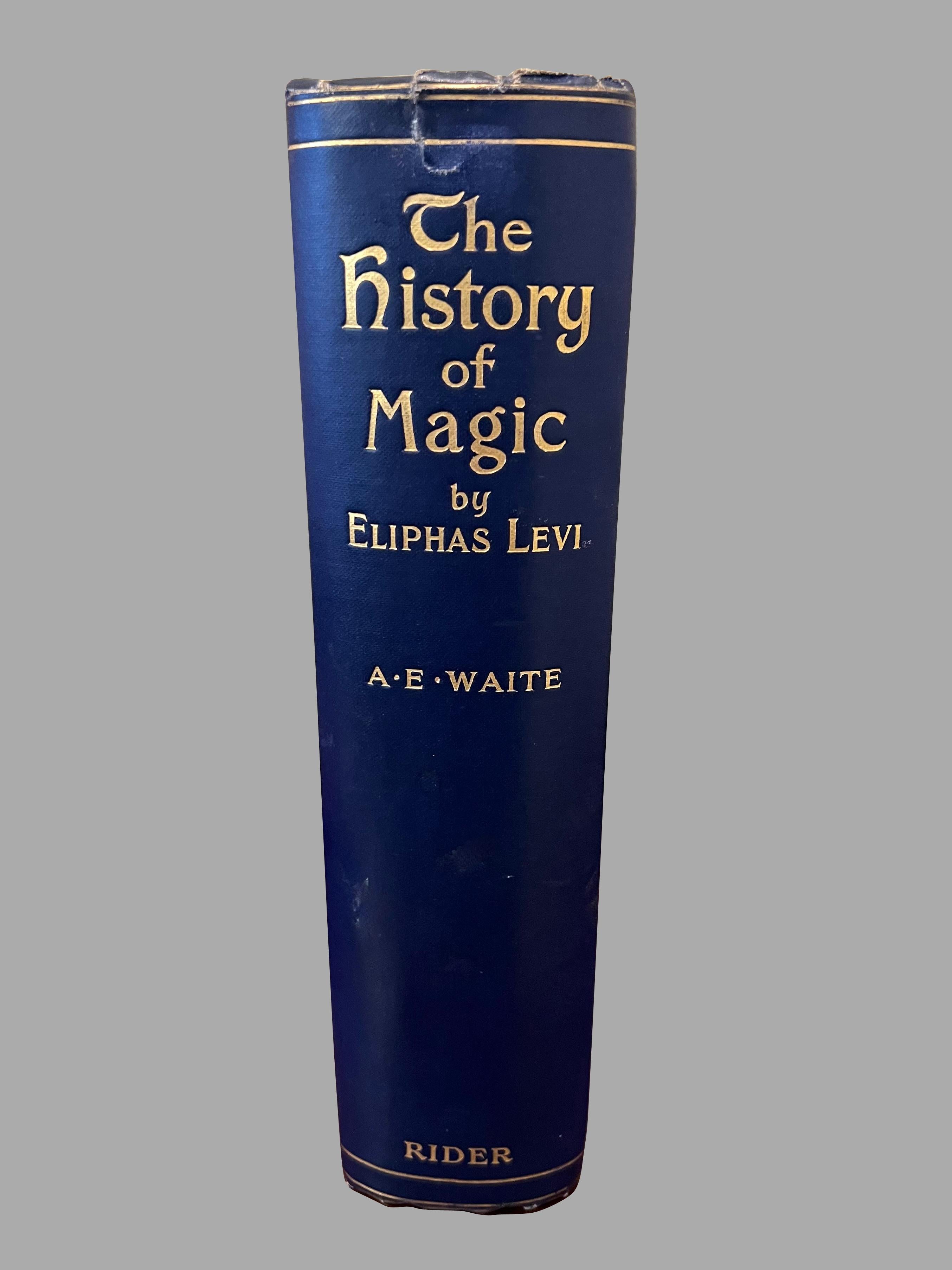 La Historia de la Magia por Eliphas Levi Londres William Rider & Son, Ltd. Segunda edición. Publicado en Londres por William Rider & Son, Ltd. 1922. Una mirada exhaustiva a la historia, las prácticas  y filosofías de la magia, proporcionando una