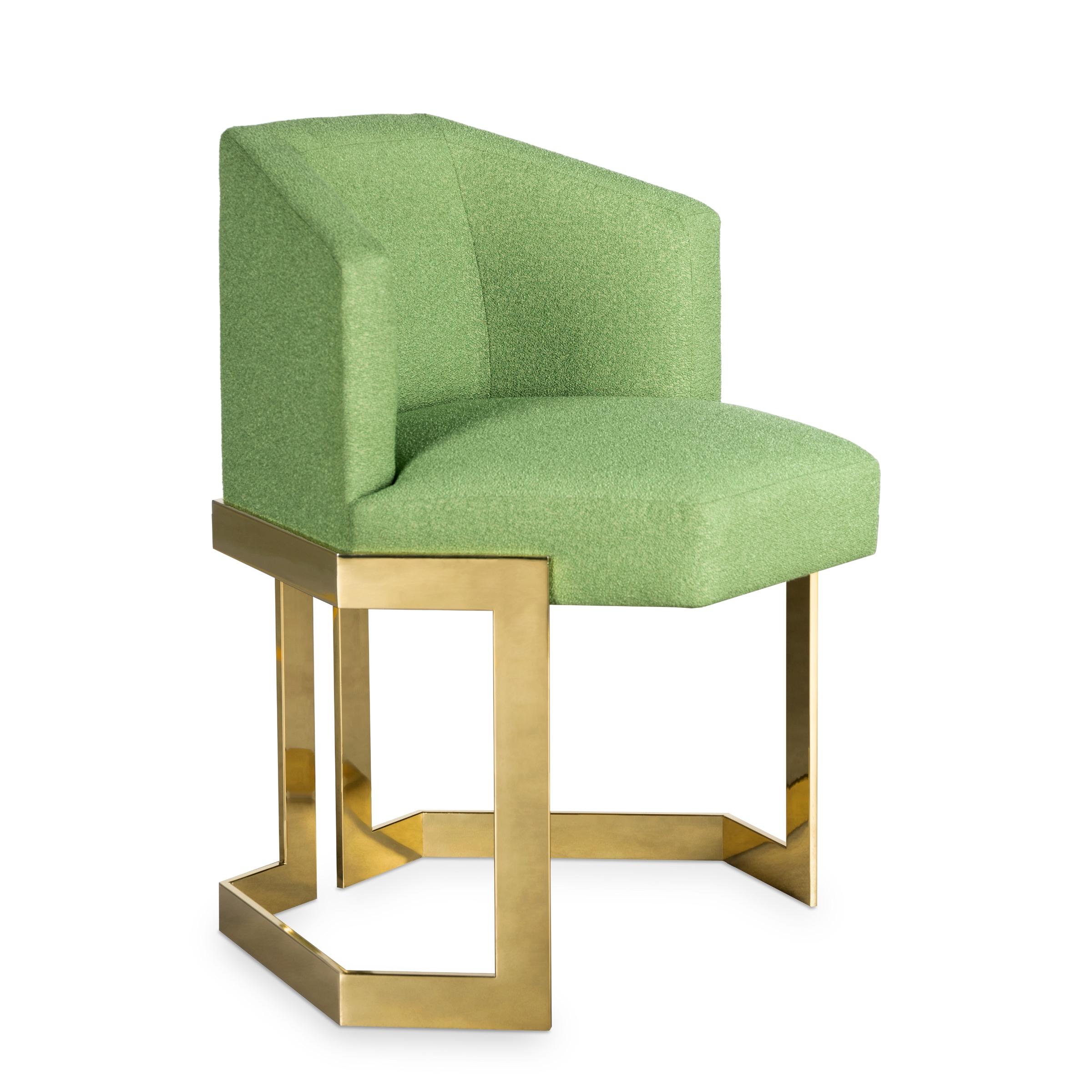 Der Hive Chair ist, wie der Name schon sagt, von Natur aus stark und robust, seine sechseckige Form verleiht ihm ein einzigartiges und
klares Design, das einfach, aber sorgfältig und mit viel Liebe zum Detail gestaltet ist.

