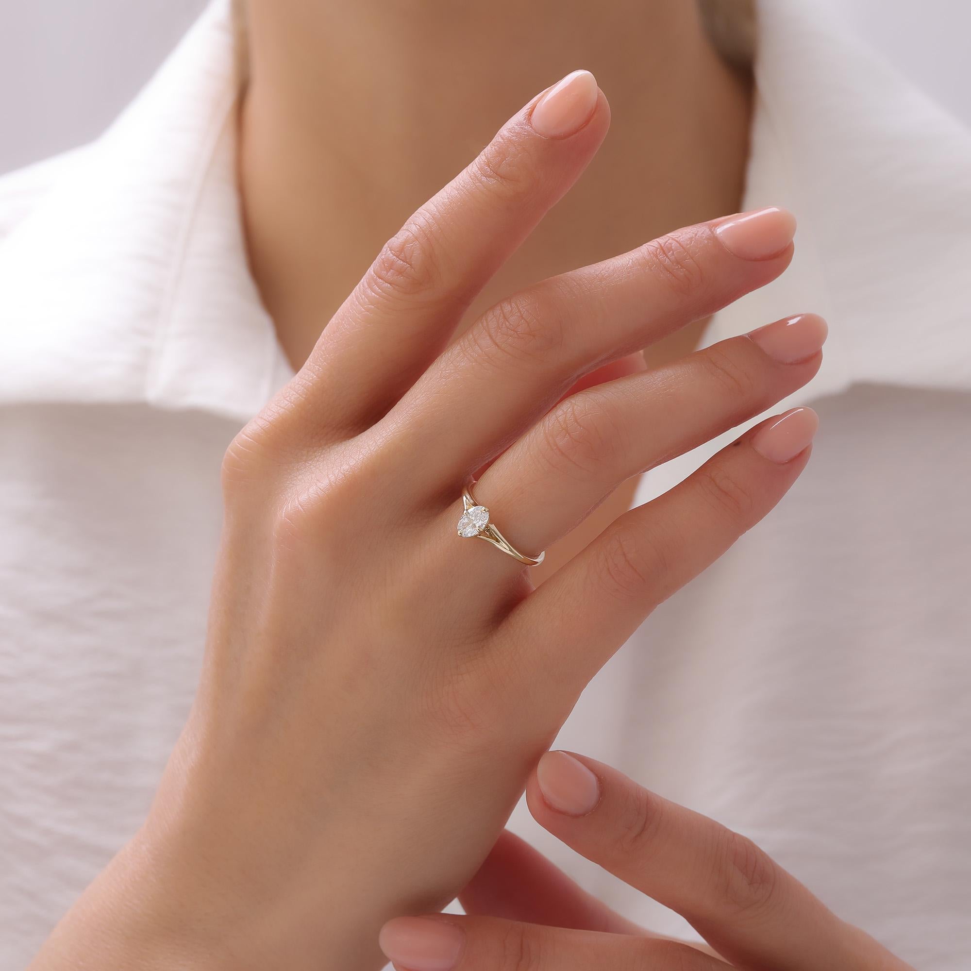 En vente :  La bague de fiançailles à diamant ovale I Holm 3