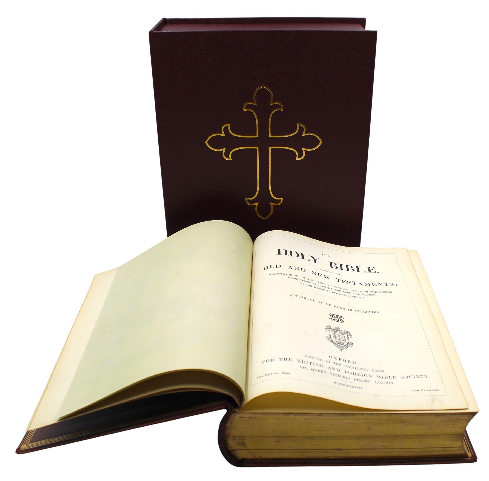 The Holy Bible, Containing the Old and New Testaments, 1887 In Good Condition For Sale In Colorado Springs, CO