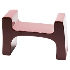 THE HOME II Mesa auxiliar escultórica con banco pequeño Si Vis Pacem de Stefon Diggs