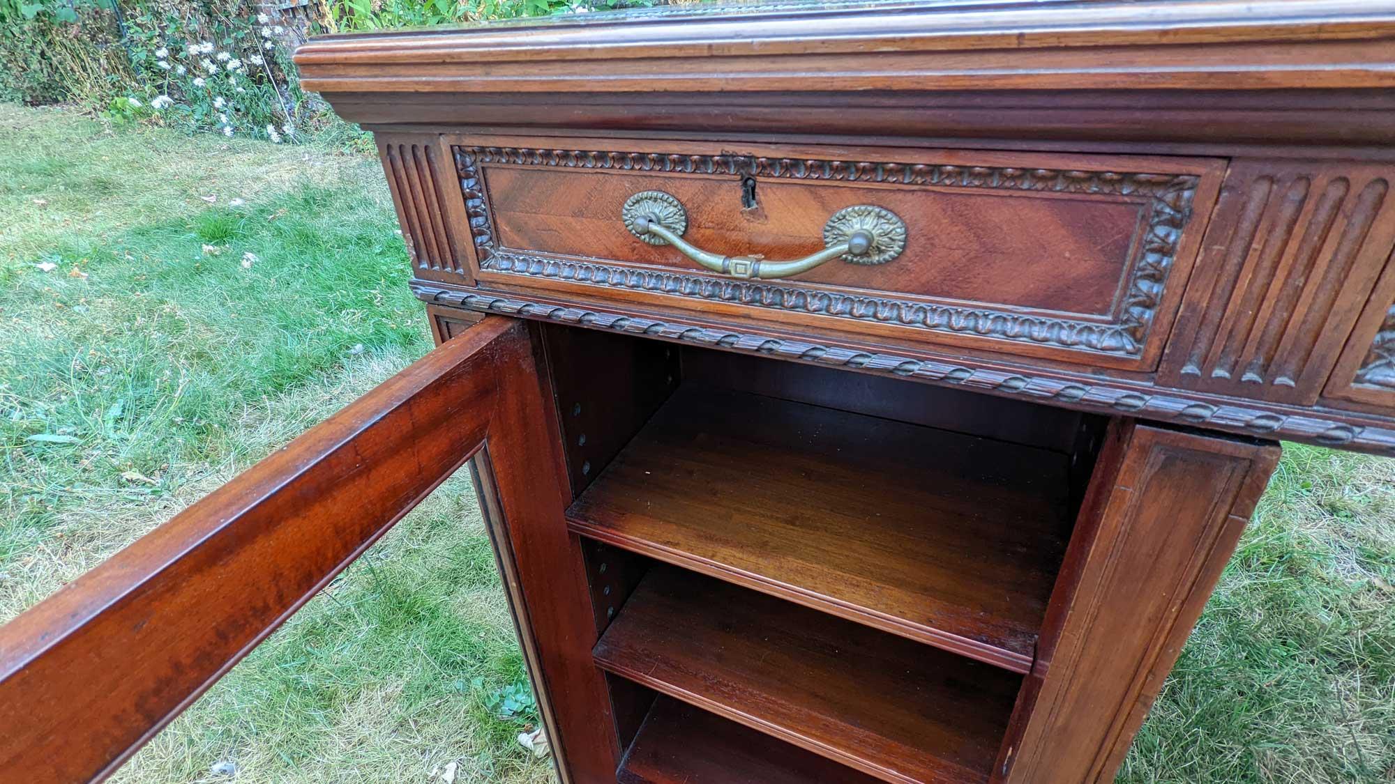 Hon Stephen Tenant`s Writing Desk In Good Condition For Sale In Dorking, GB