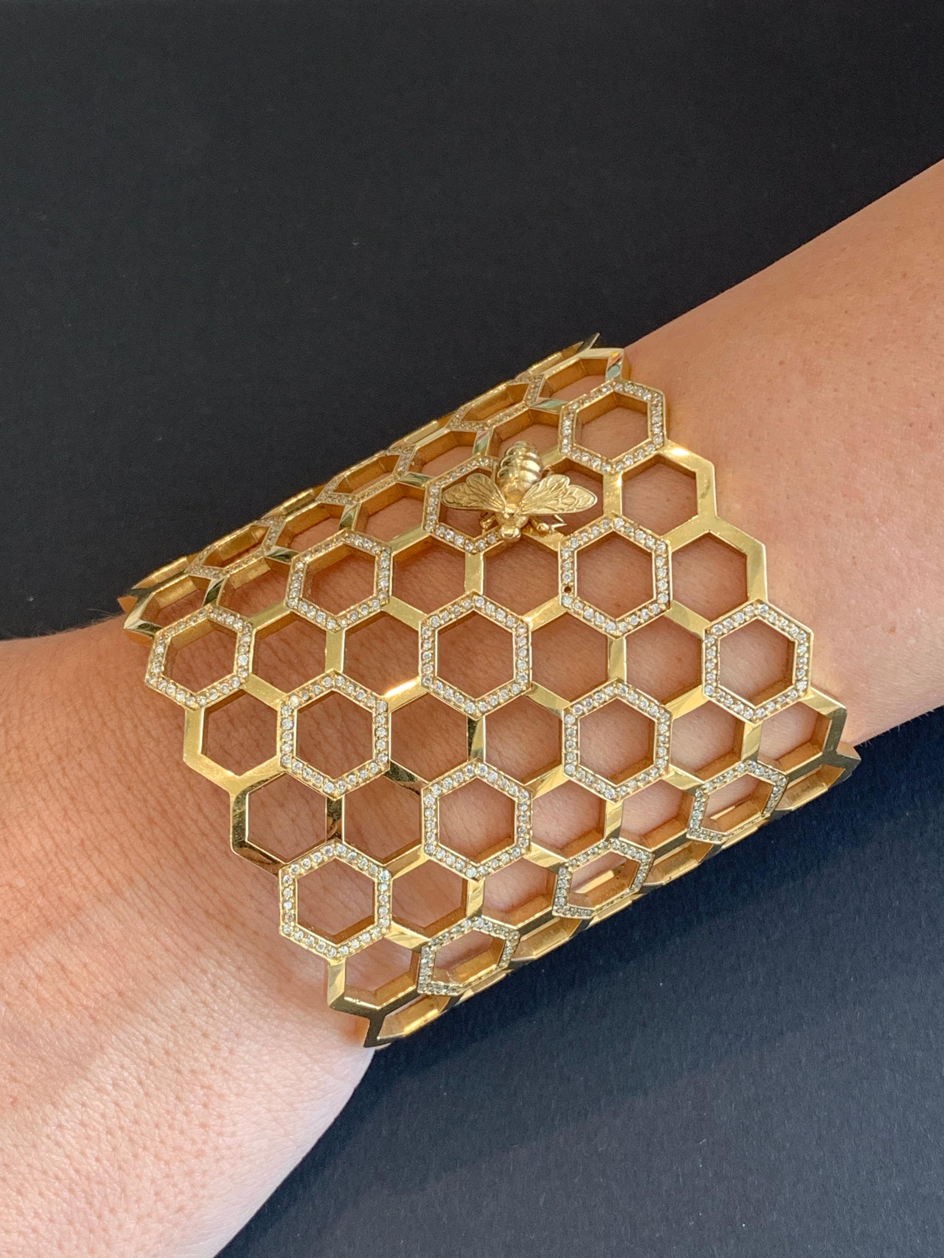 The Honeycomb Bee Cuff
White Diamonds set on Yellow Gold. Topped with Yellow Gold Honey Bee.
Crafted to order. Please allow up to 3 weeks for delivery.