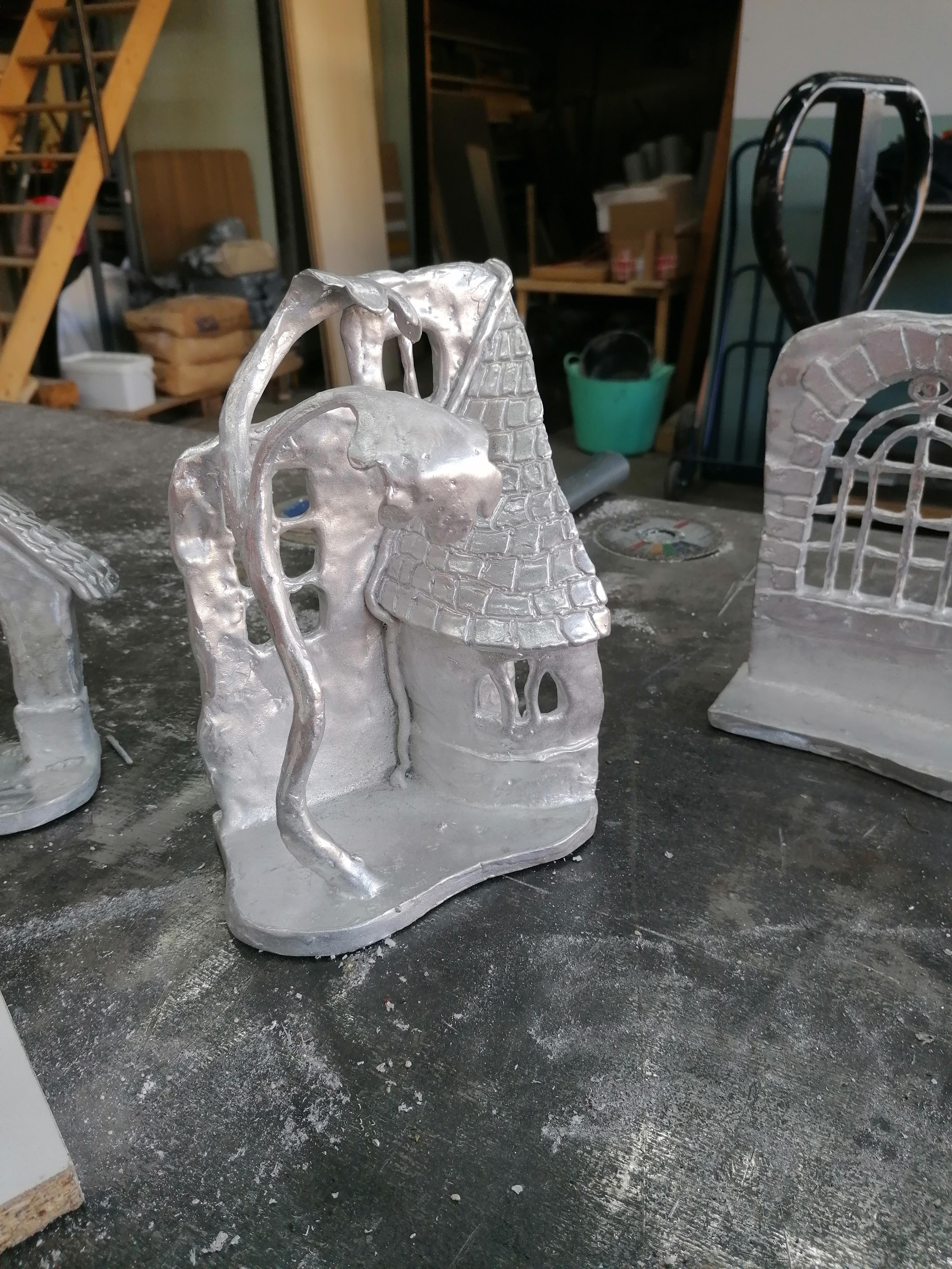Moulage Sculpture sur pied en fonte d'aluminium faite à la main 