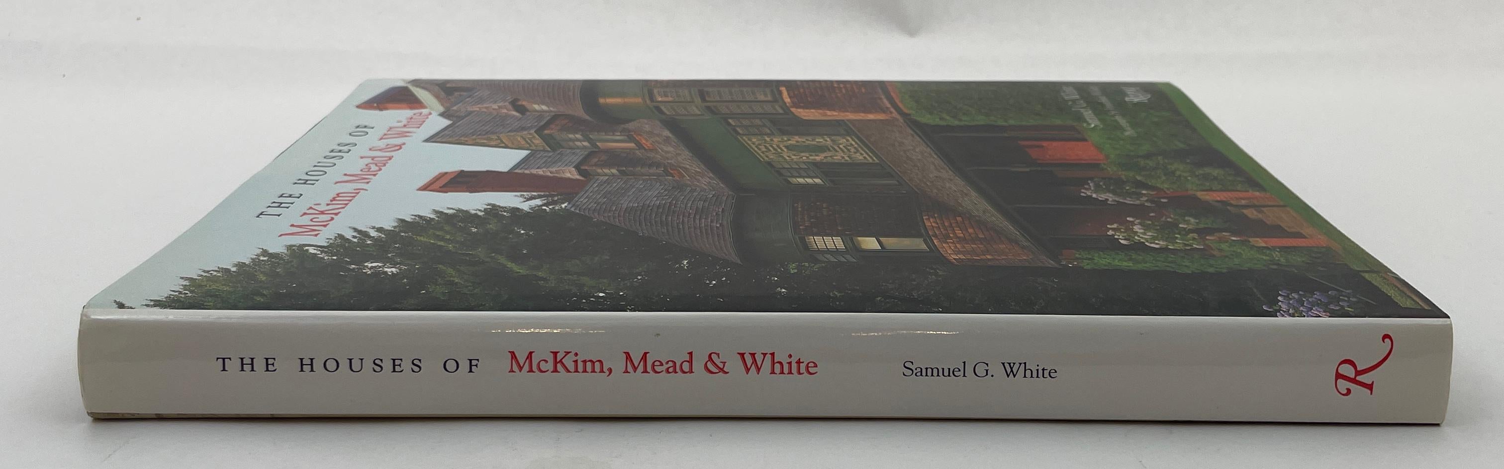 Die Häuser von McKim, Mead & White Hardcover-Buch.
Rizzoli Erste Ausgabe vom 15. August 1998.
Mit fast 1.000 zwischen 1879 und 1912 ausgeführten Aufträgen war McKim, Mead & White das Architekturbüro der Wahl für die prestigeträchtigsten Projekte der
