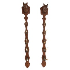 La pared del cazador: armero con cabeza de caballo Black Forest del siglo XIX