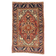 La braise impériale : Un chef-d
œuvre de la géométrie majestueuse du Persan Heriz Vintage