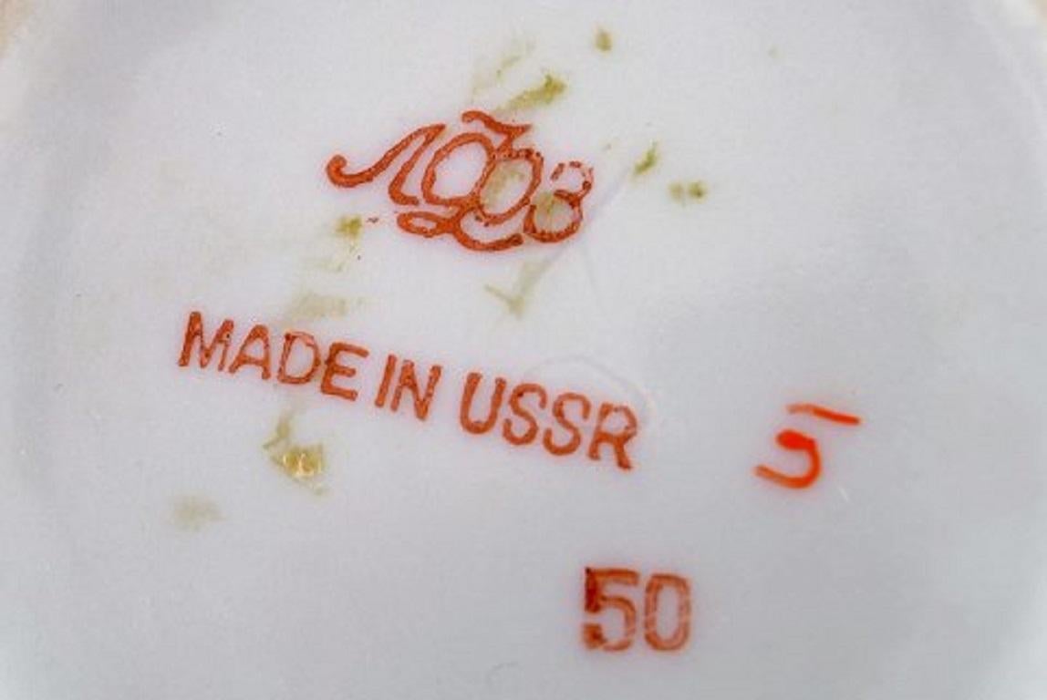 Imperial Lomonosov Porcelain Factory, Soviet Union, a Pair of Teapots, 1960s 2