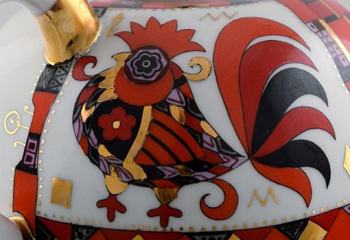 Imperial Lomonosov Porcelain Factory, Soviet Union, a Pair of Teapots In Good Condition In Copenhagen, DK