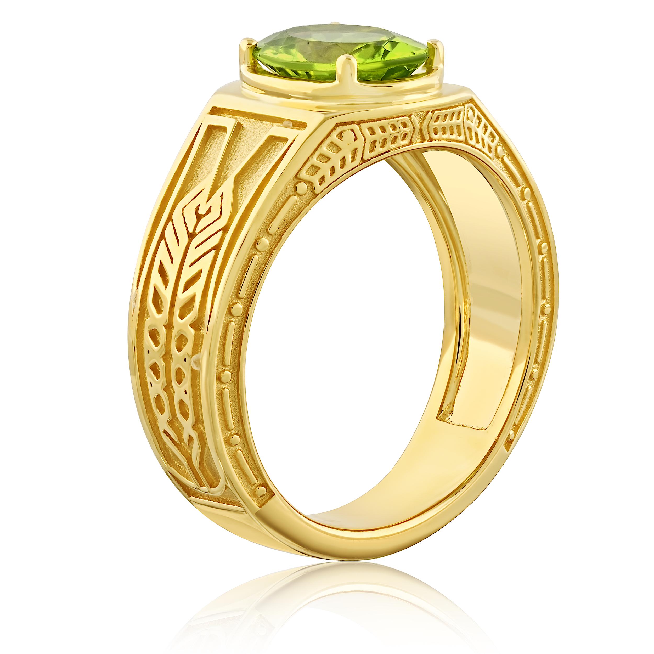 Harness the power and prestige of the Marvel Universe with The Inevitable Signet Ring.

Inspired by the Infinity Gauntlet, this bold statement piece is meticulously crafted in 14k gold, with intricate geometric detailing inspired by the Gauntlet’s