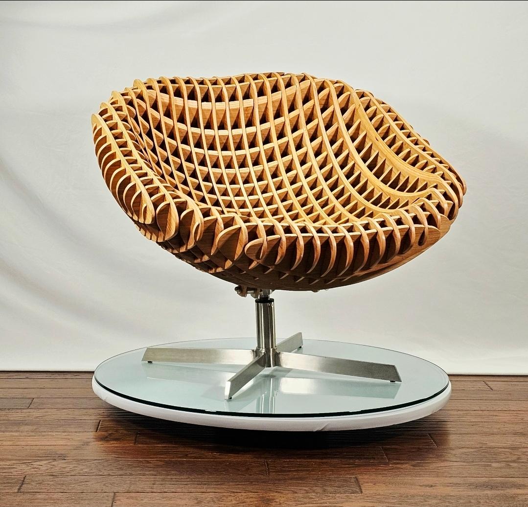 Contreplaqué L'infâme fauteuil pivotant Wisteria Nexus AKA Waffle en vente