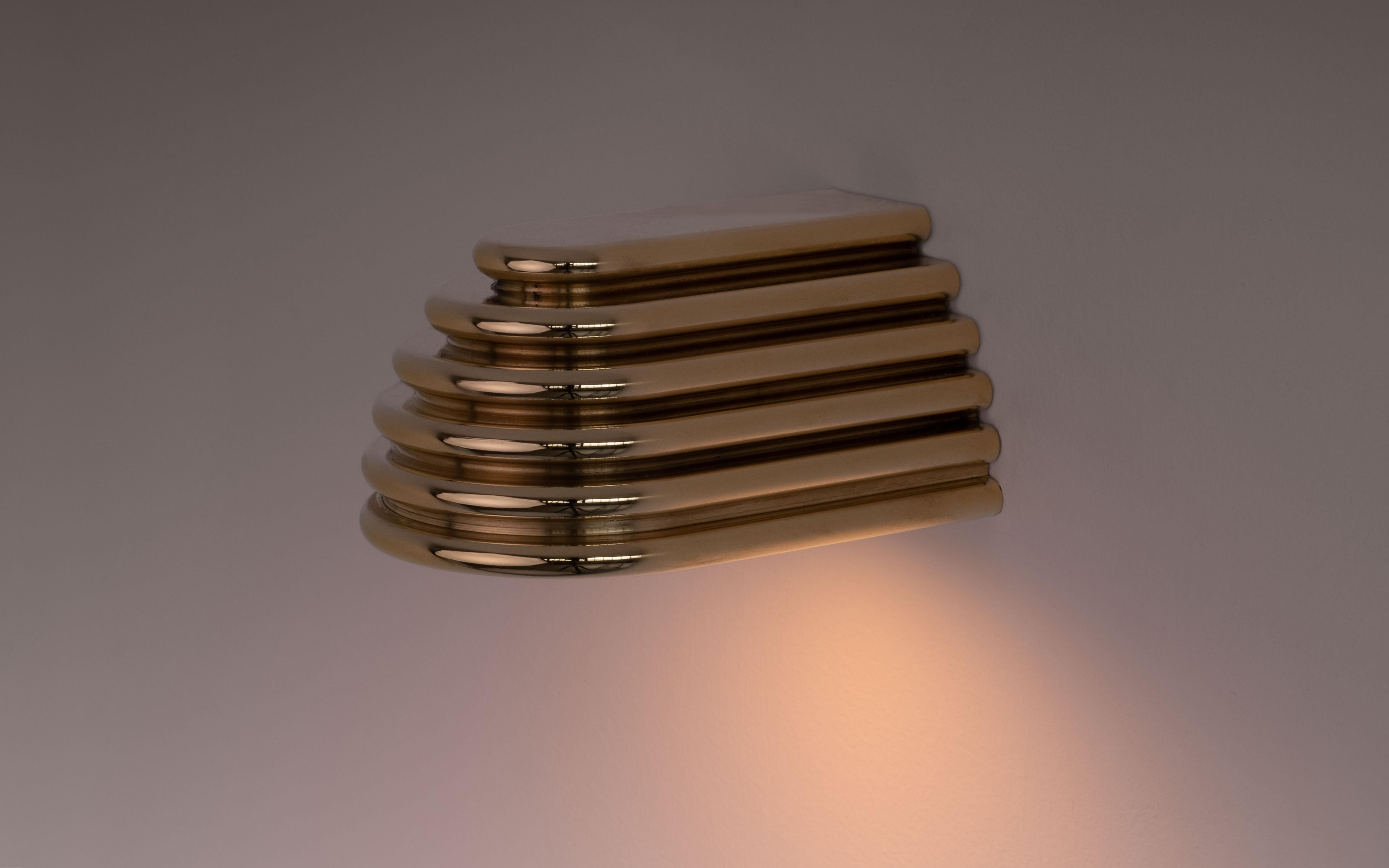The Insulator '0' Sconce in polished brass by NOVOCASTRIAN made in Great Britain In New Condition For Sale In Washington, GB