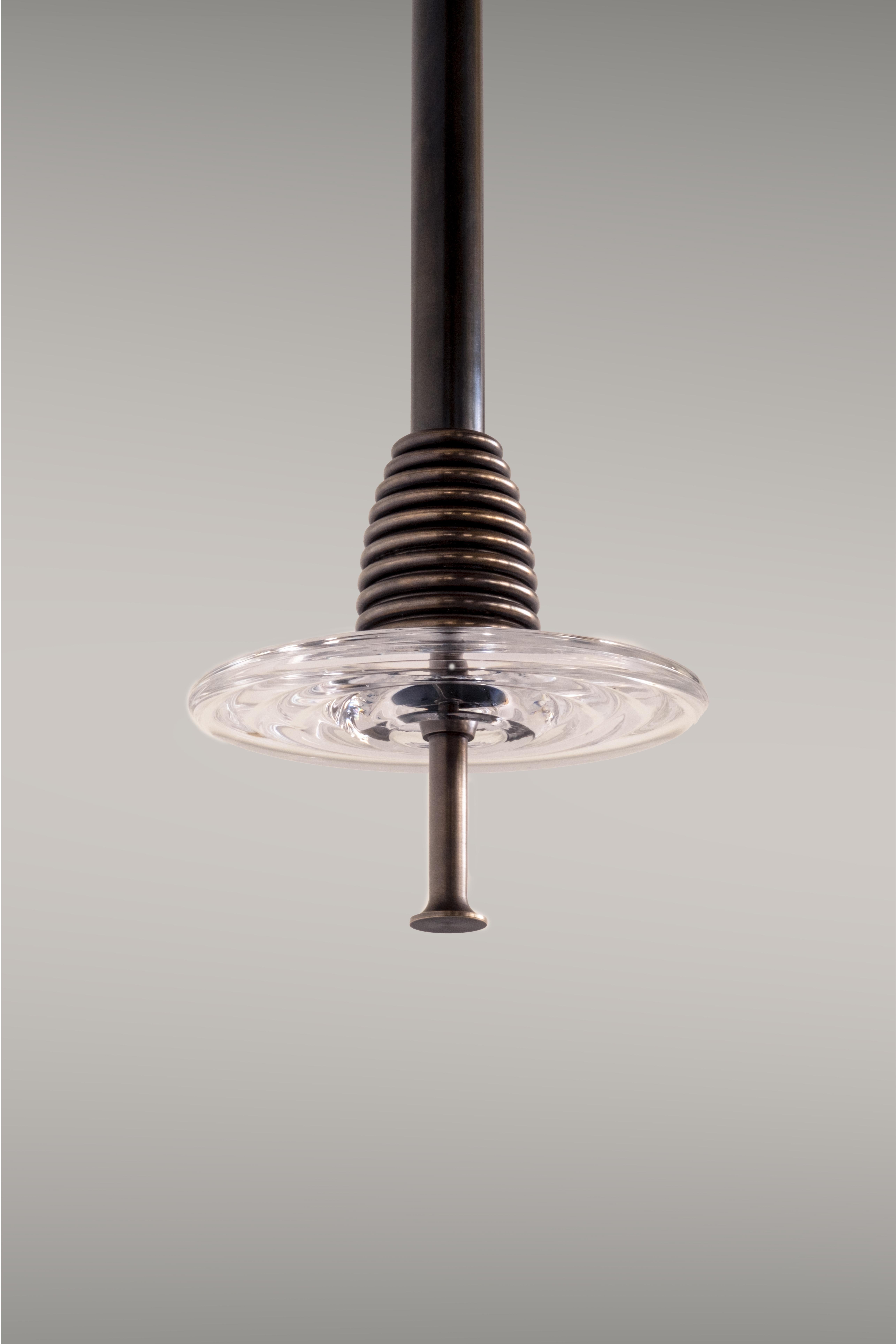 Britannico Ciondolo Insulator 'C' in ottone scuro e vetro trasparente di Novocastrian in vendita