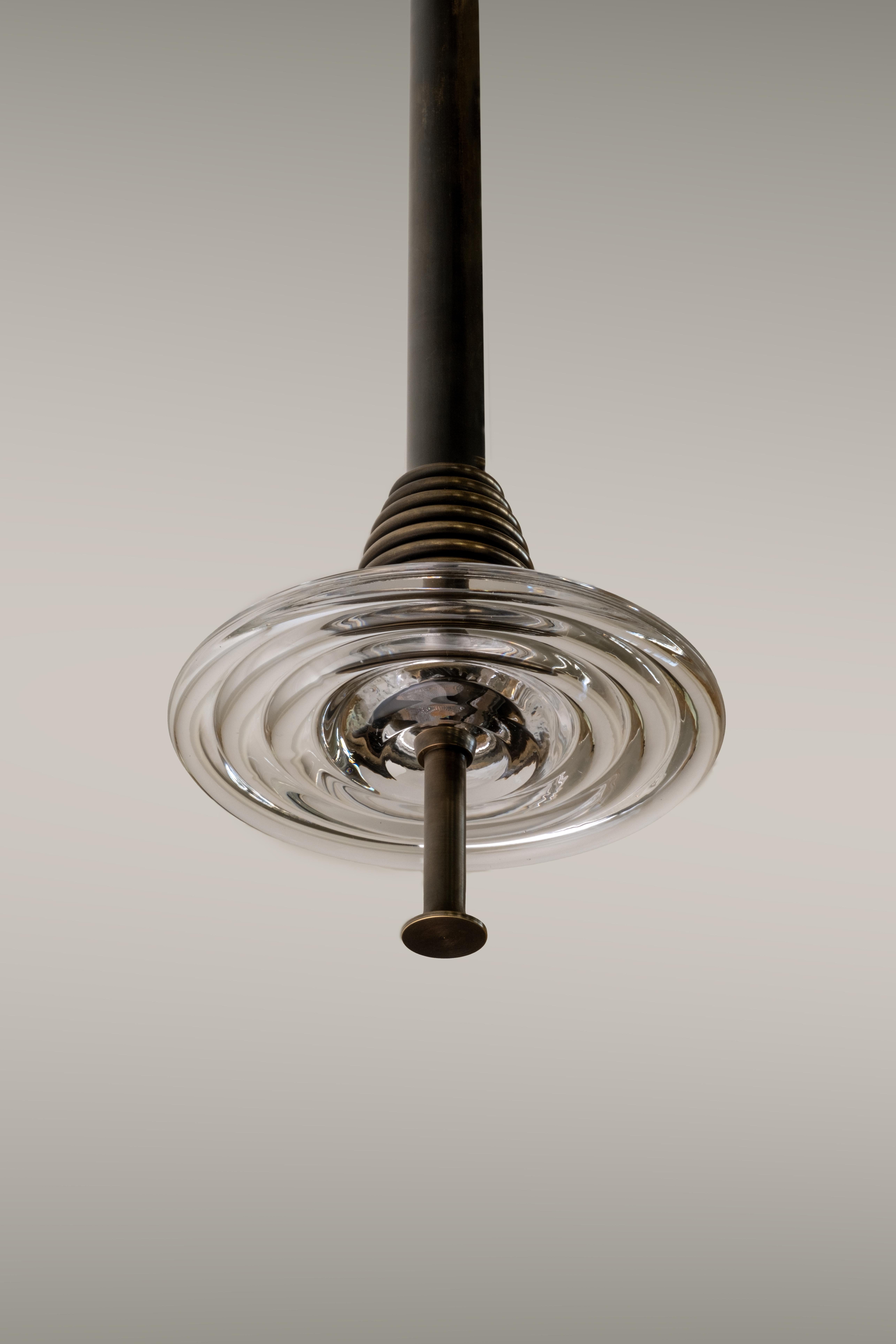 Ciondolo Insulator 'C' in ottone scuro e vetro trasparente di Novocastrian In condizioni Nuovo in vendita a Washington, GB