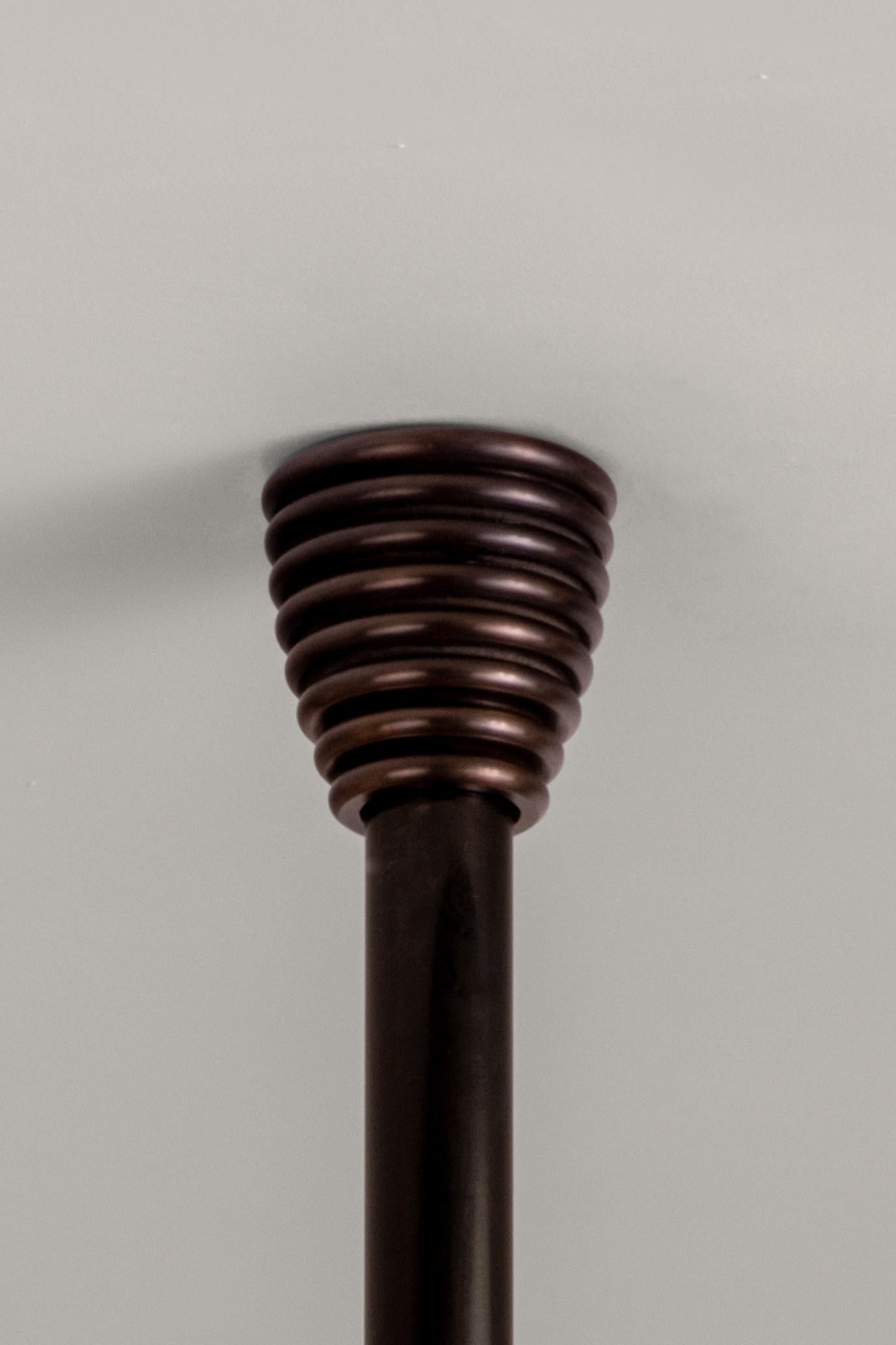 Britannico Ciondolo Insulator 'D' in ottone scuro e vetro trasparente di Novocastrian in vendita