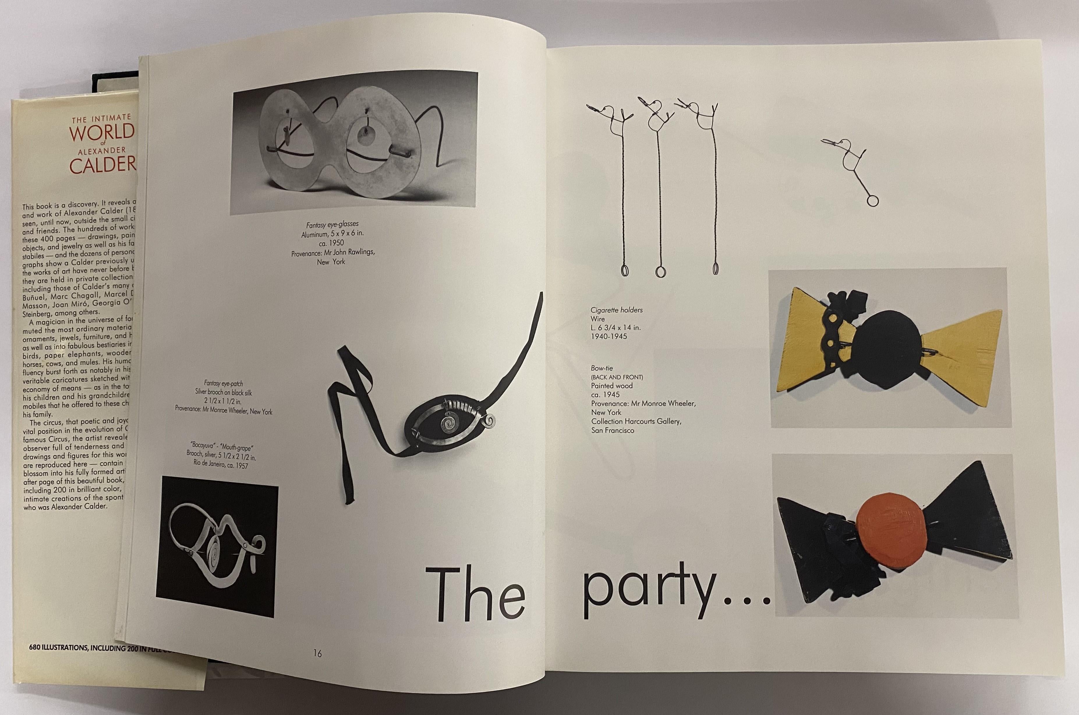 Este libro revela muchos aspectos de la vida y las obras de Alexander Calder, algunas de las cuales no se han visto antes, ya que se encuentran en colecciones privadas de todo el mundo, incluidas las de muchos de sus amigos artistas, como Marc