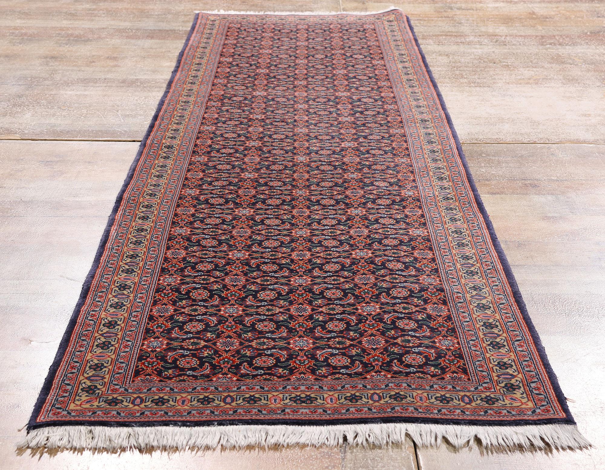 Bakshaish L'Elegance du fer : Un chemin de table vintage en Bijar persan d'un prestige intemporel en vente