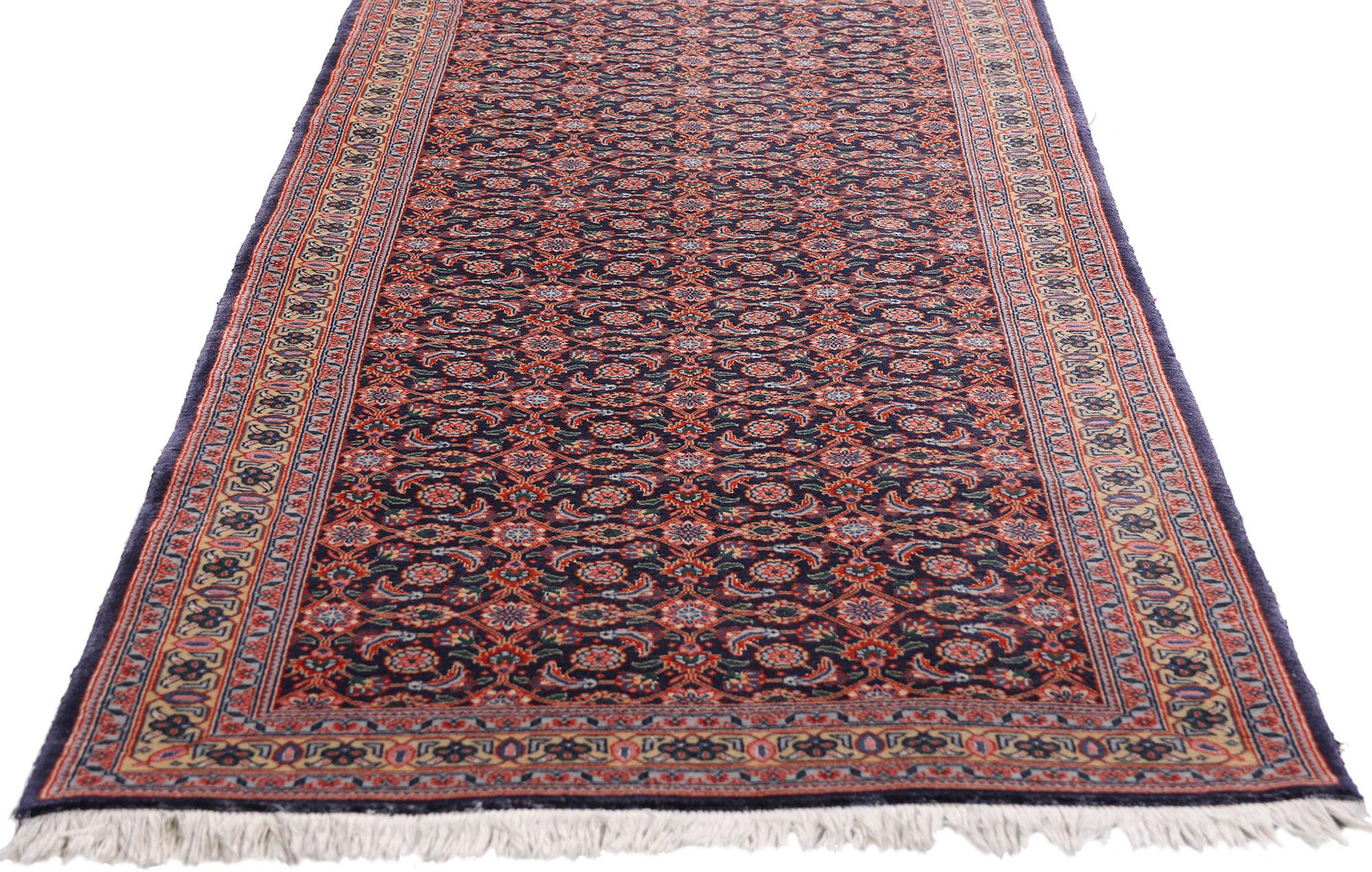 Perse L'Elegance du fer : Un chemin de table vintage en Bijar persan d'un prestige intemporel en vente