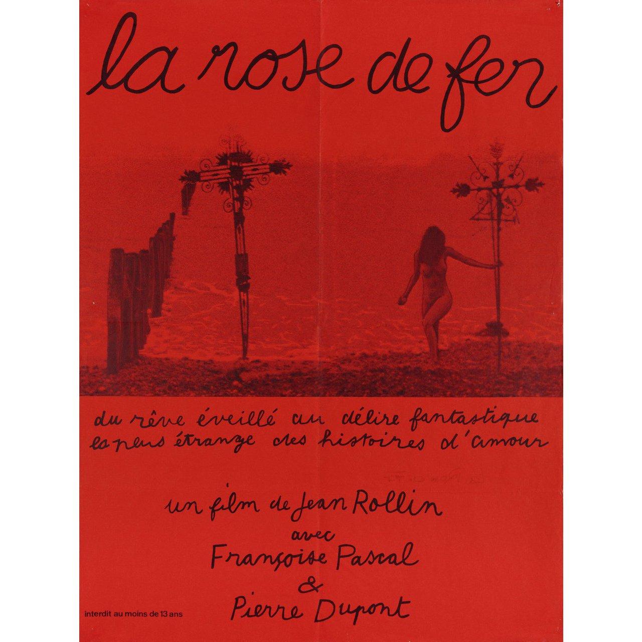 Originales französisches Kleinplakat von 1973 für den Film Die eiserne Rose (La rose de fer) unter der Regie von Jean Rollin mit Francoise Pascal / Hugues Quester / Natalie Perrey / Mireille Dargent. Sehr guter Zustand, gefaltet mit Beschnitt. Viele