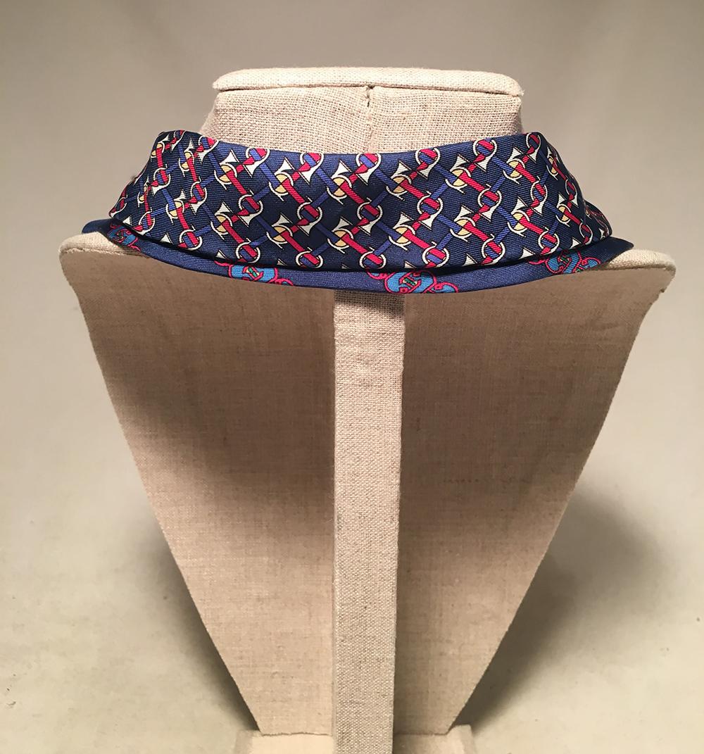 The Irresistible Ascot Vintage Hermes & Neiman Marcus Silk Tie Necklace Excellent état à Philadelphia, PA