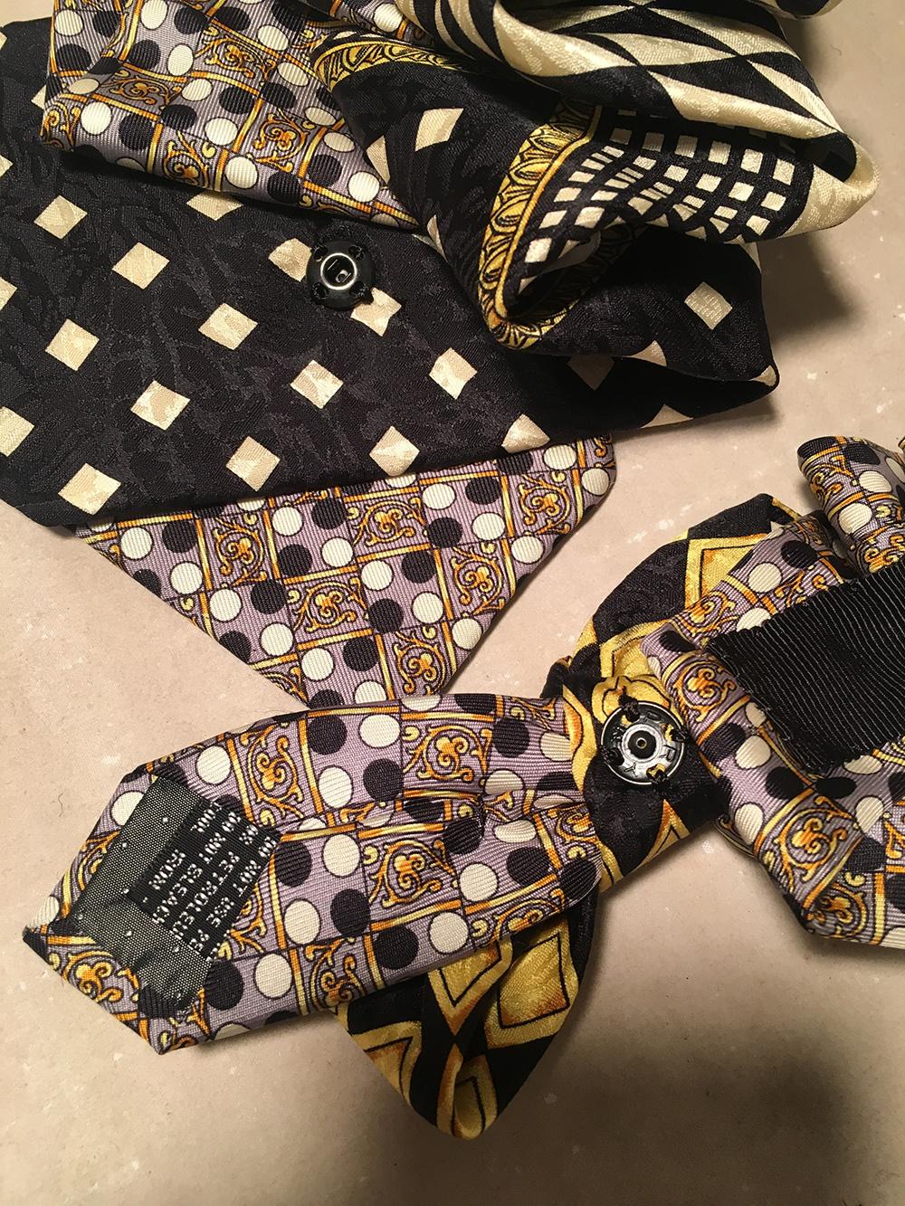 The Irresistible Ascot Vintage Versace Black and Yellow Silk Tie Necklace In Excellent Condition In Philadelphia, PA