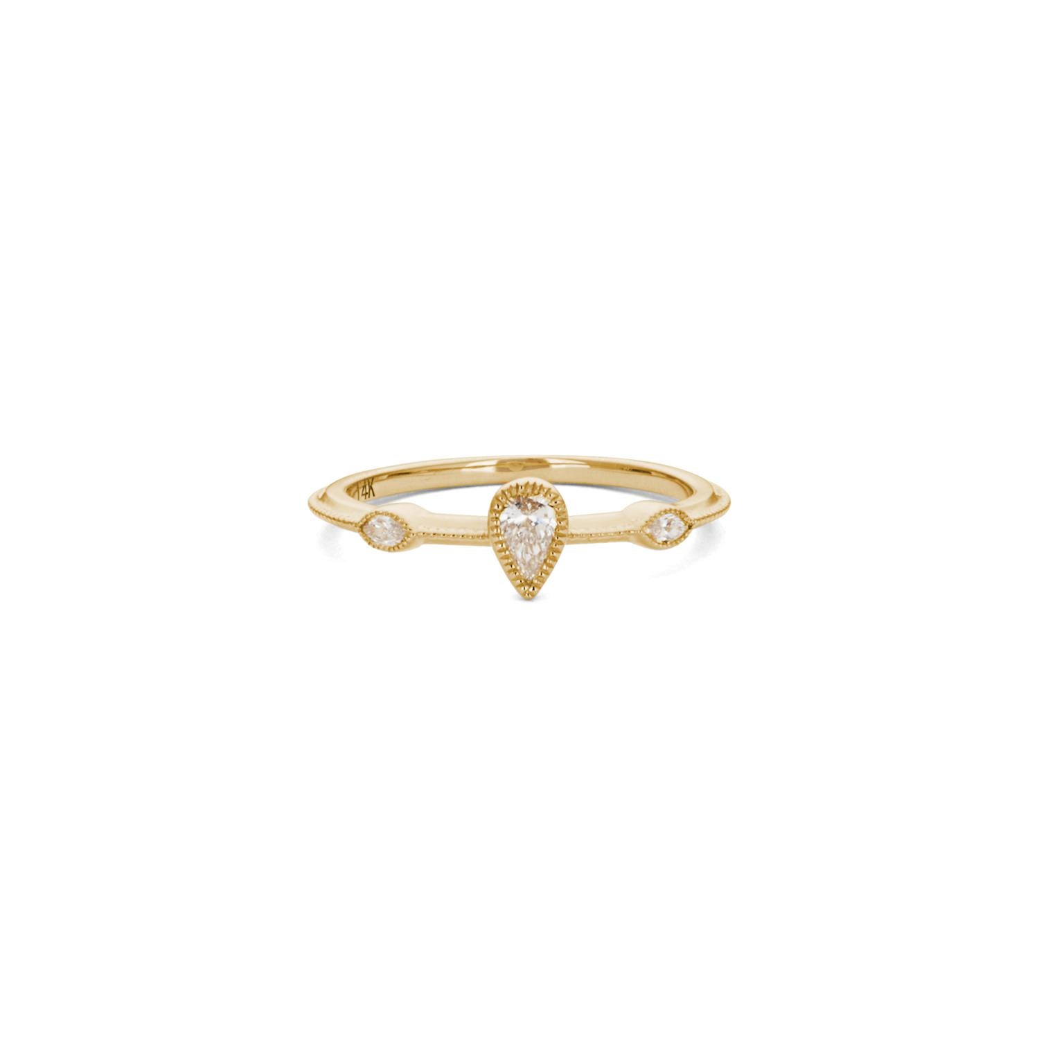 Five marquise diamonds create a peacock effect in 14K gold. They fit perfectly with the main band, featuring a pear-shaped white diamond flanked by two melee diamonds. This incredible set looks beautiful on any finger and makes an incredible wedding