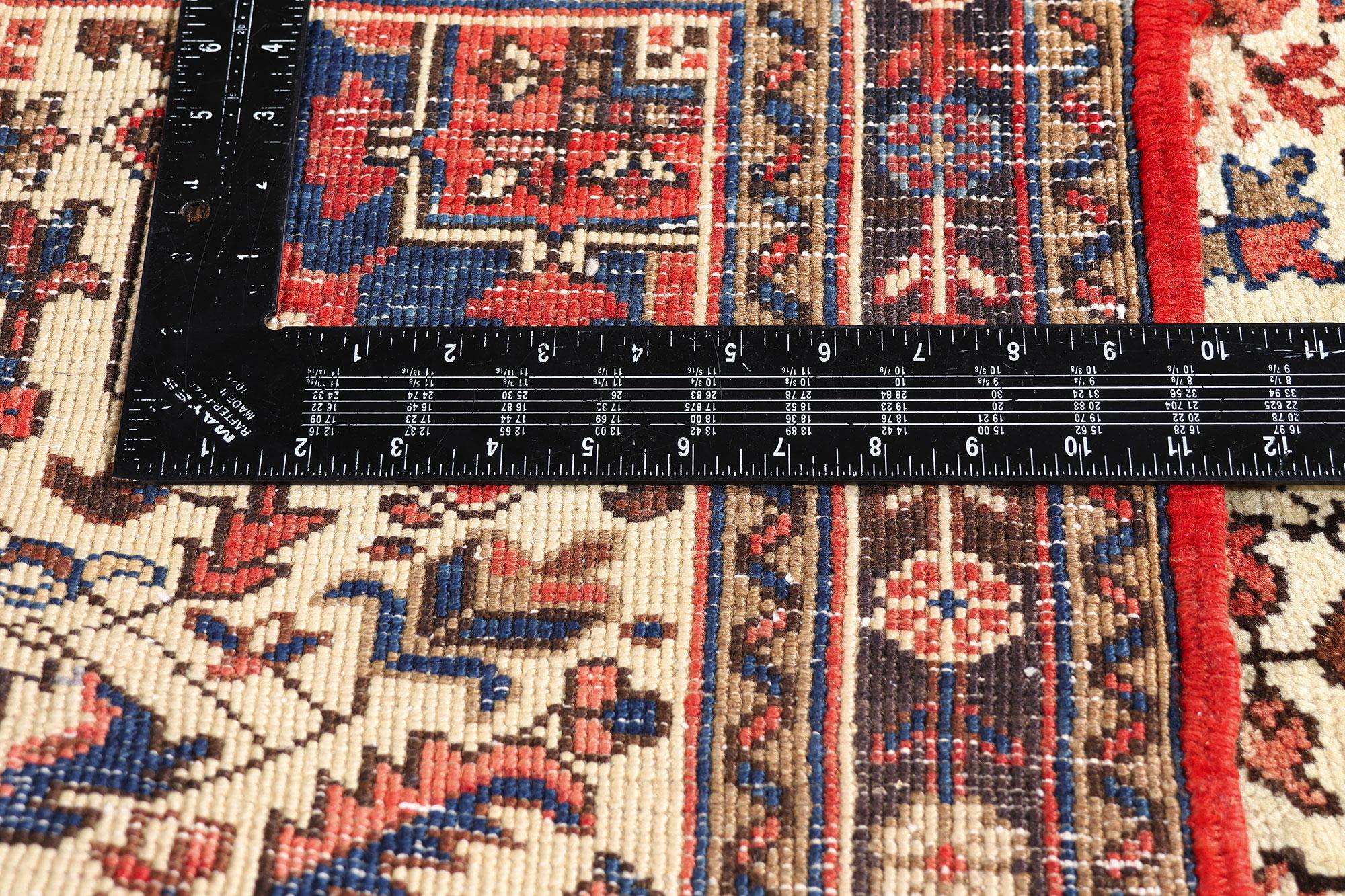 The Ivory Sovereign: A Rare Allover Heriz Masterpiece of Regal Tribal Elegance siglo XX en venta