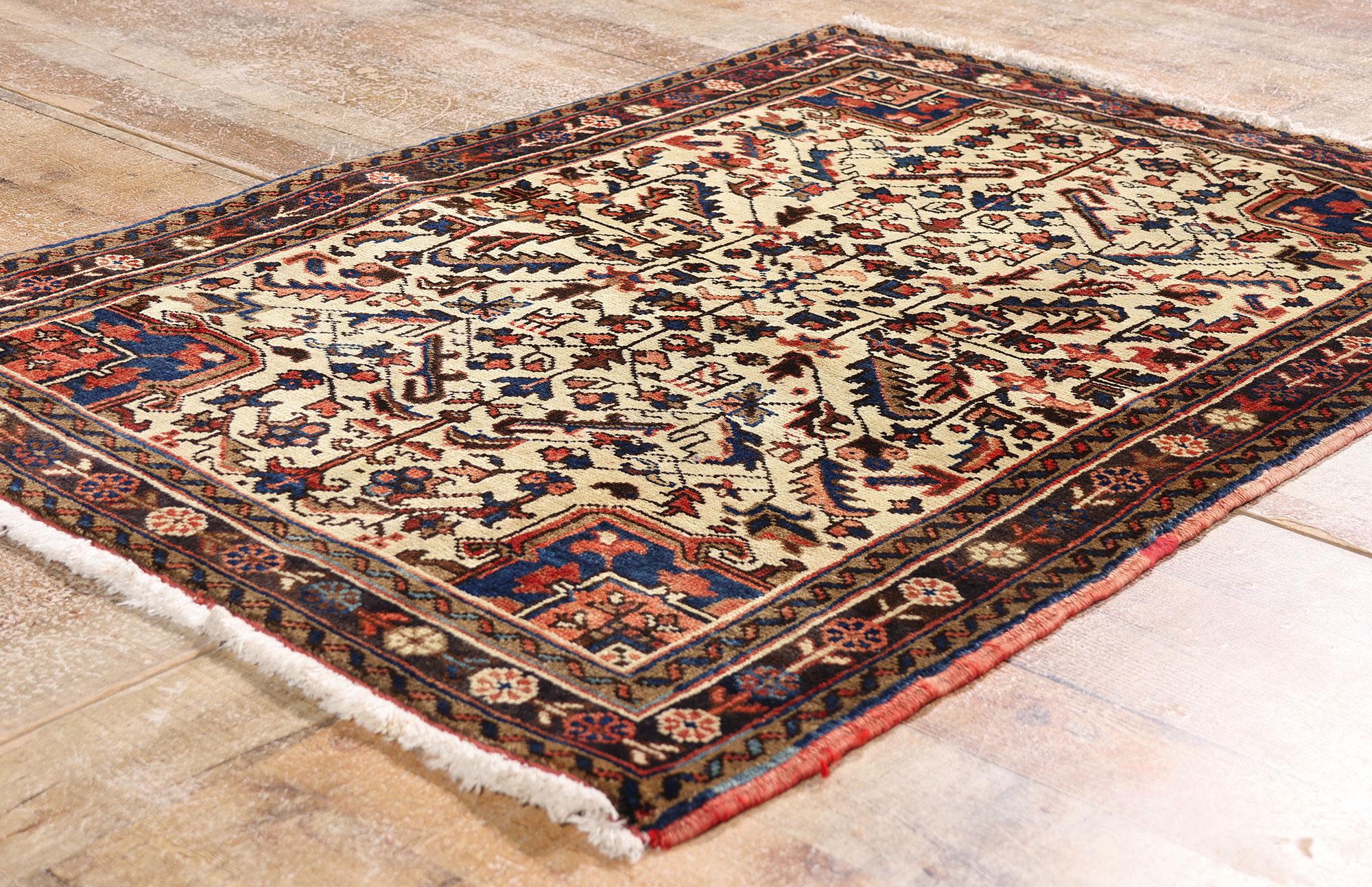 The Ivory Sovereign: A Rare Allover Heriz Masterpiece of Regal Tribal Elegance Lana en venta