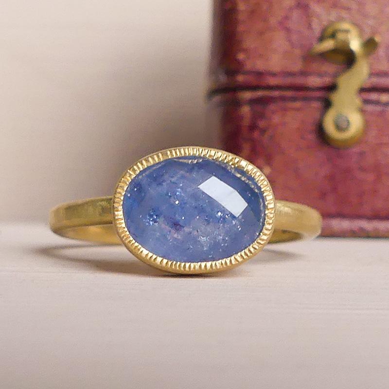 Artigiano L'anello di zaffiro etico Izumi in vendita