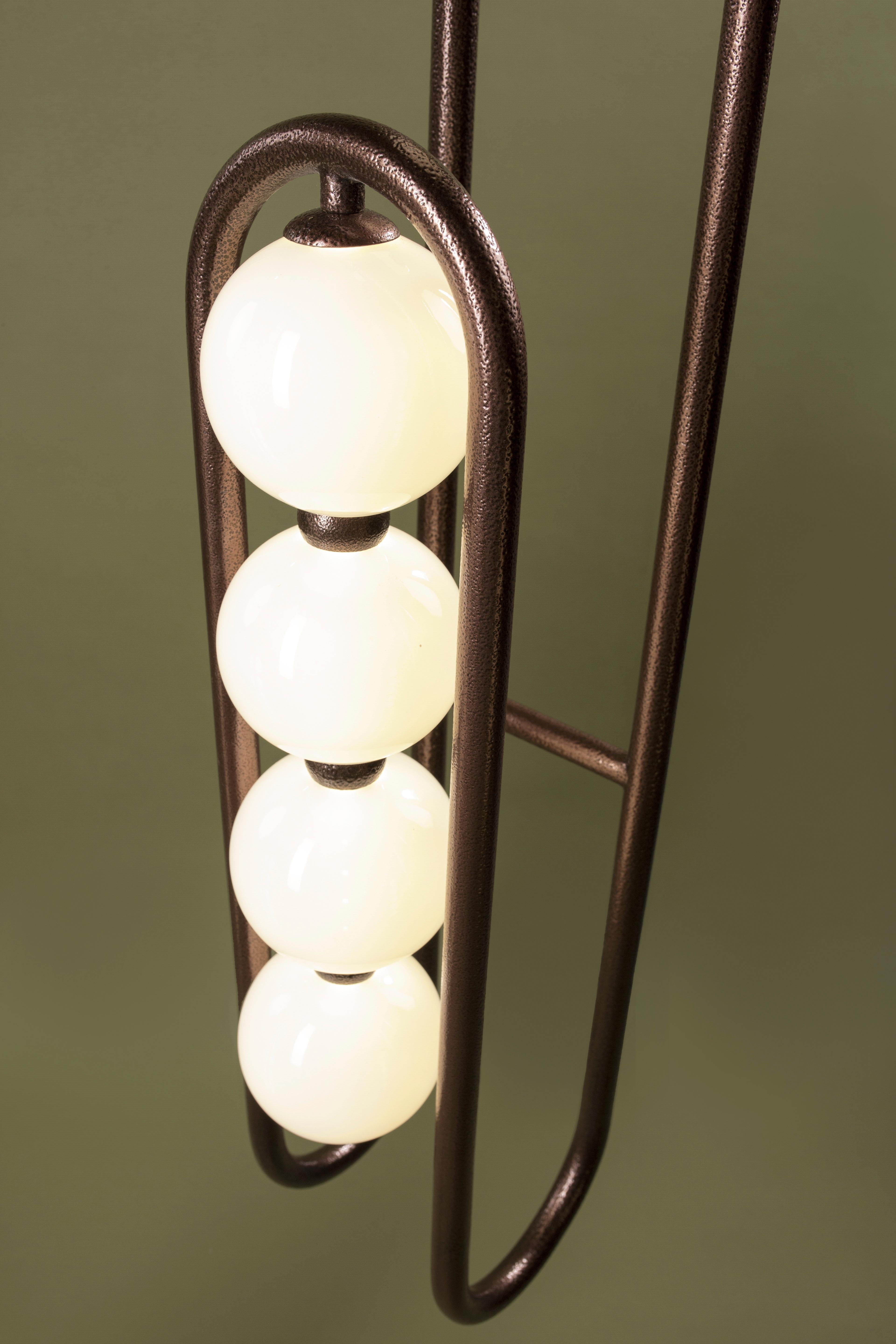 Métal La lampe sur pied J avec LED intégrées et laiton en vente