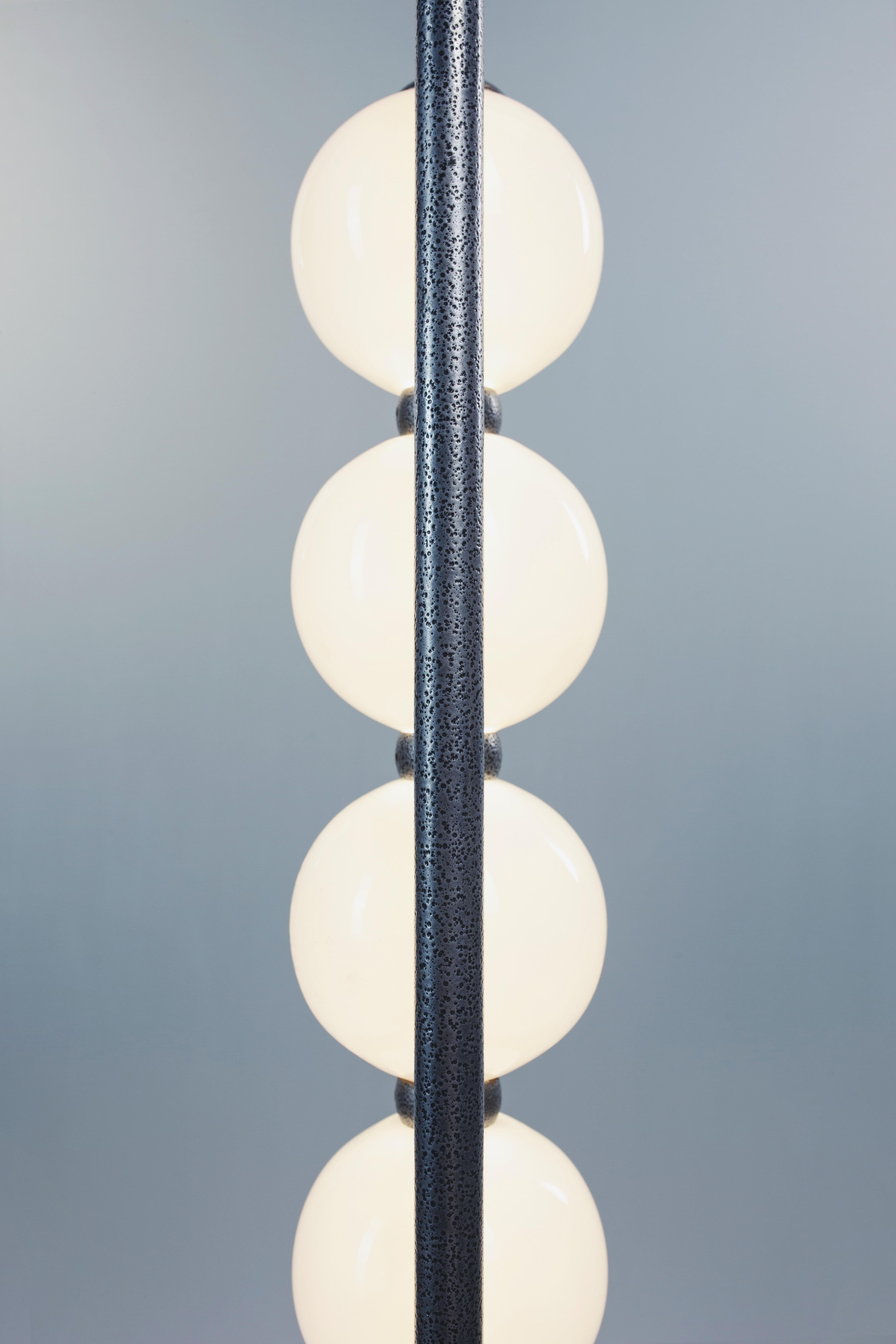 Bauhaus Lampe sur pied J avec LED intégrées et acier fondu poudré en vente