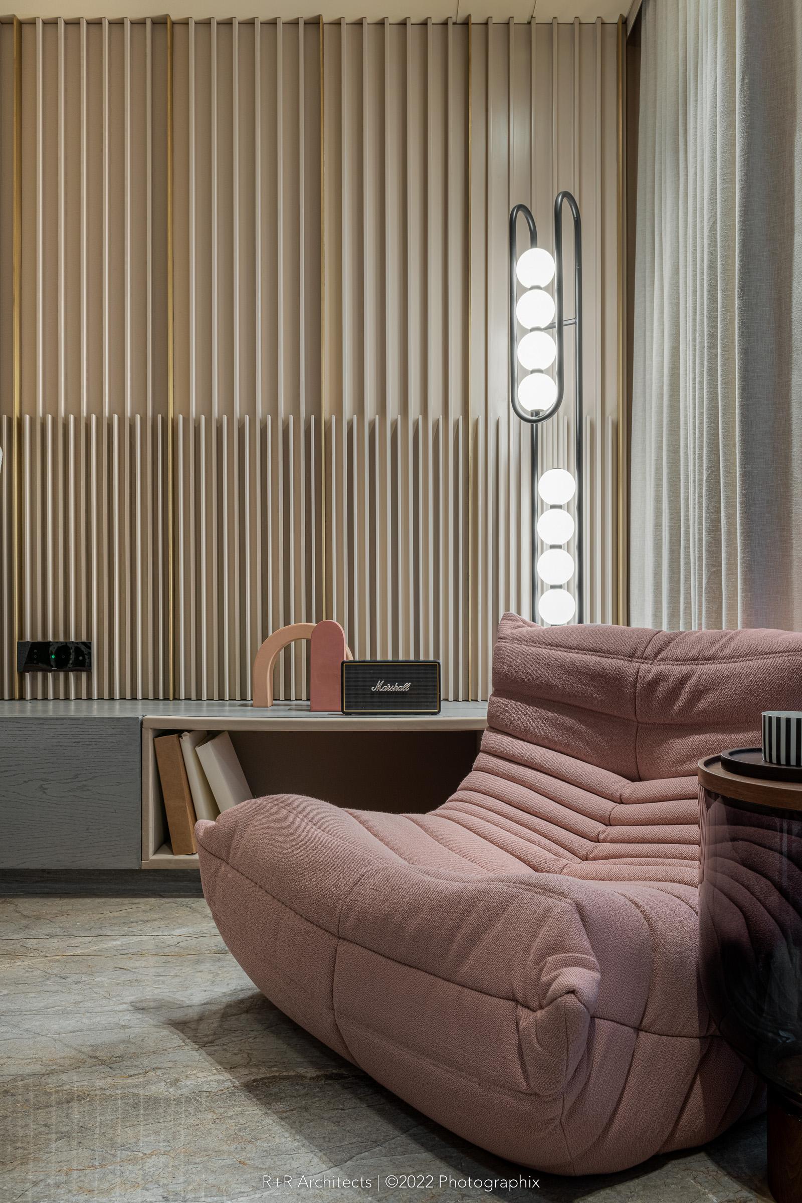 Lampe sur pied J avec LED intégrées et acier fondu poudré en vente 1