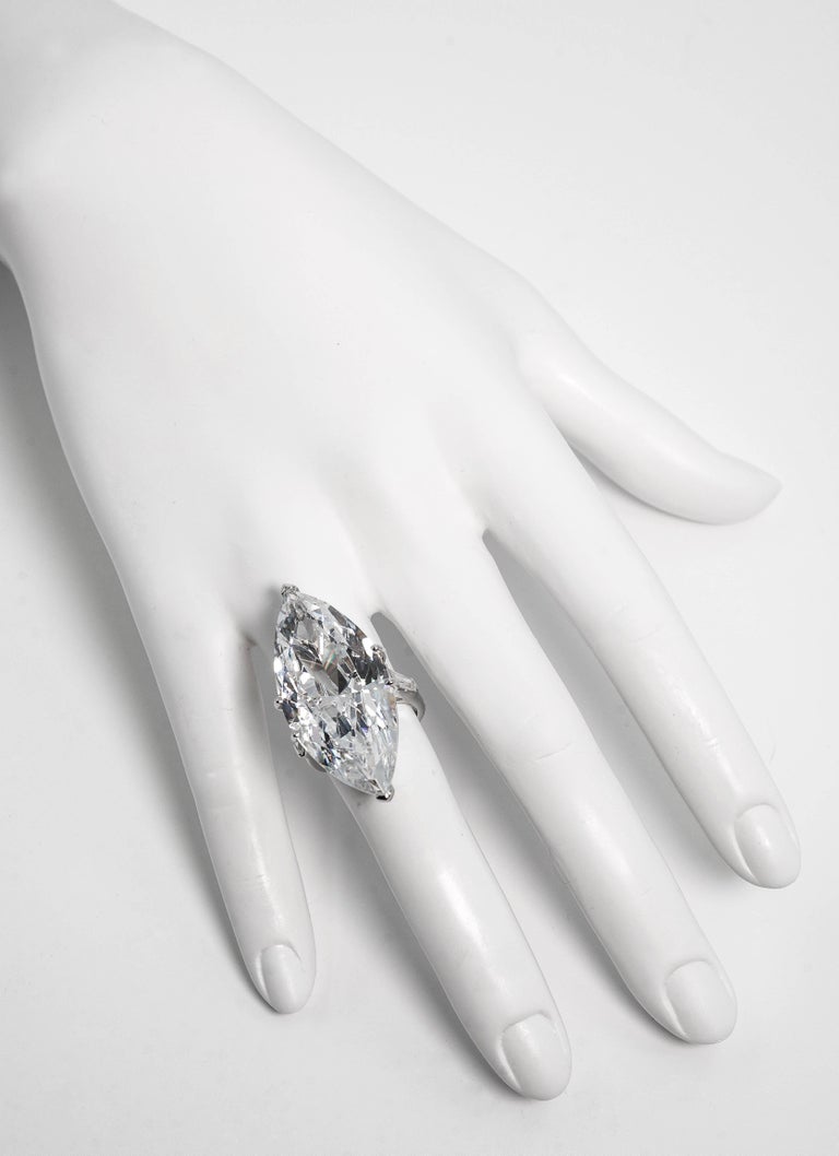 The Jackie O' 40 Carat Marquise D Color Man Made Diamond Ring Copie sur  1stDibs France | _, image size:768x1058