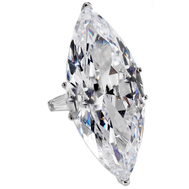 Taille Marquise The Jackie O' 40 Carat Marquise D Color Man Made Diamond Ring Copie