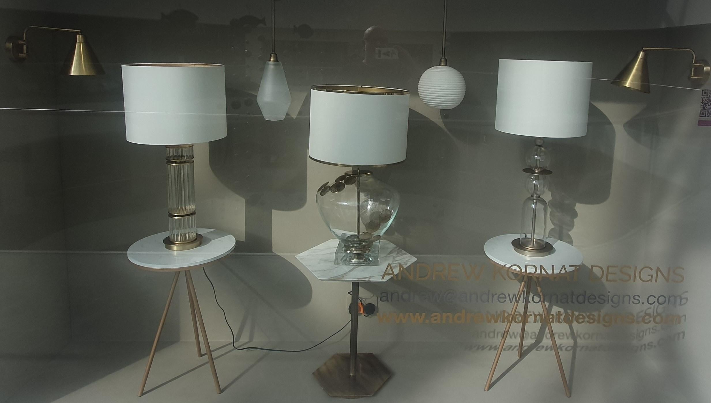 The Jackson Column Lamp, handgefertigt aus Schilfglas und antikem Messing (Moderne) im Angebot