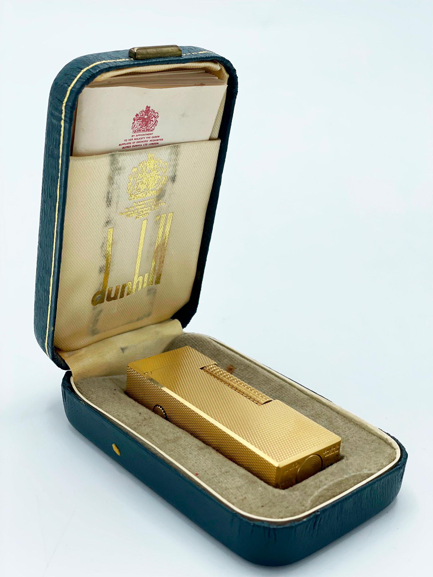 Iconic and beautifully engineered piece rare condition, James Bond lighter of choice.
In mint condition. Works perfectly.
Original box which is in mint condition, as good as new.
With Original paper certificate in box.
Brand: Dunhill
Model: