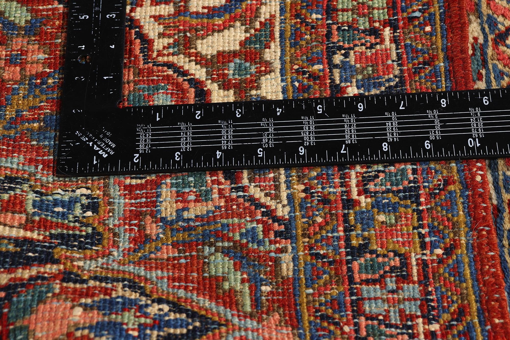 79317 Rara Alfombra Persa Heriz Antigua, 02'06 x 02'09. En las tierras altas del noroeste de Persia, donde los telares de Heriz llevan mucho tiempo tejiendo historias de fuerza y belleza, esta antigua alfombra persa Heriz, de principios del siglo
