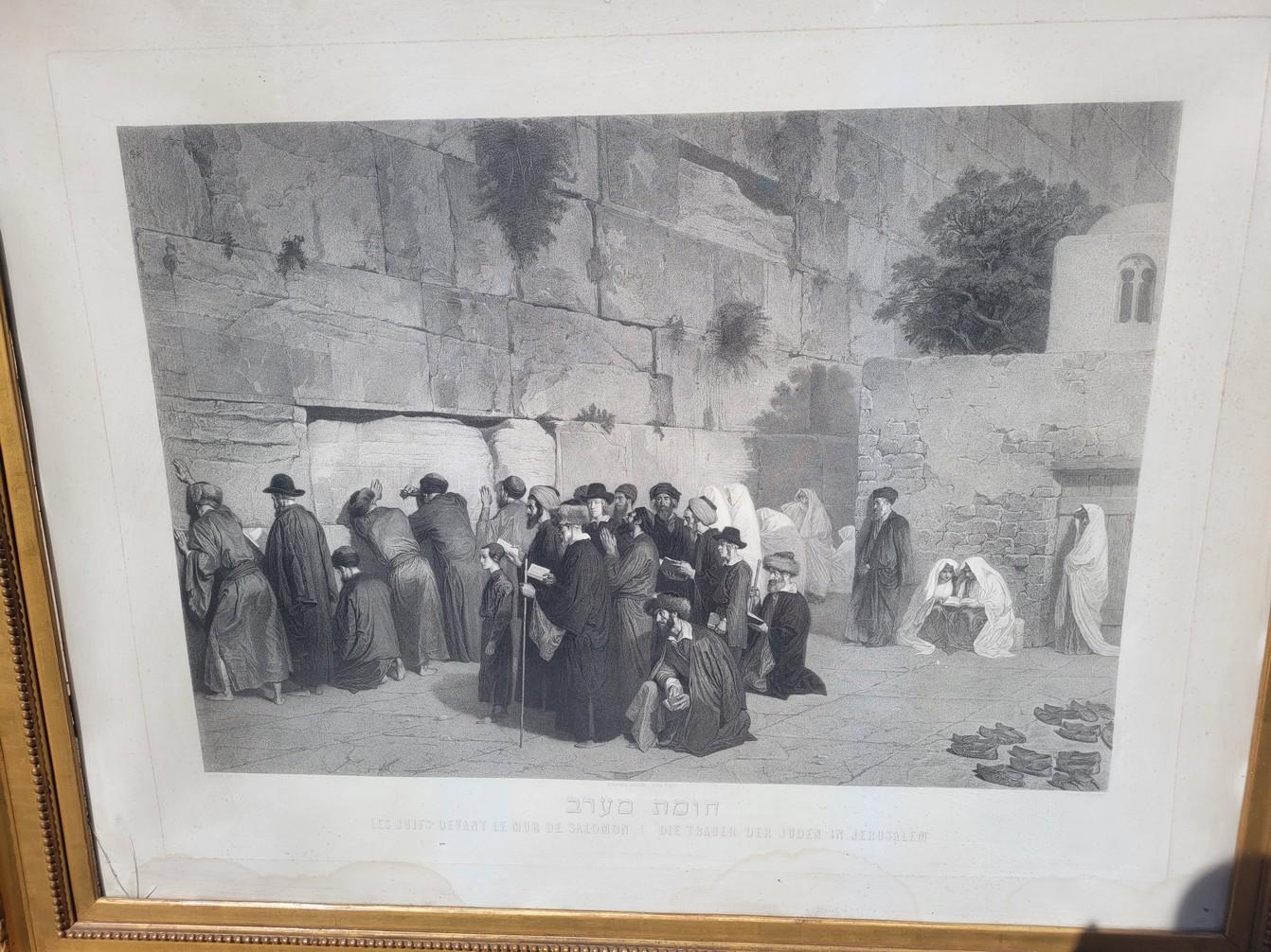 Large framed engraving entitled Jews before Solomon's Wall (translated into Hebrew and German): Jewish believers are presented in prayer in front of the wall, standing or kneeling.
The artist Alexandre Bida paid a lot of attention to clothing