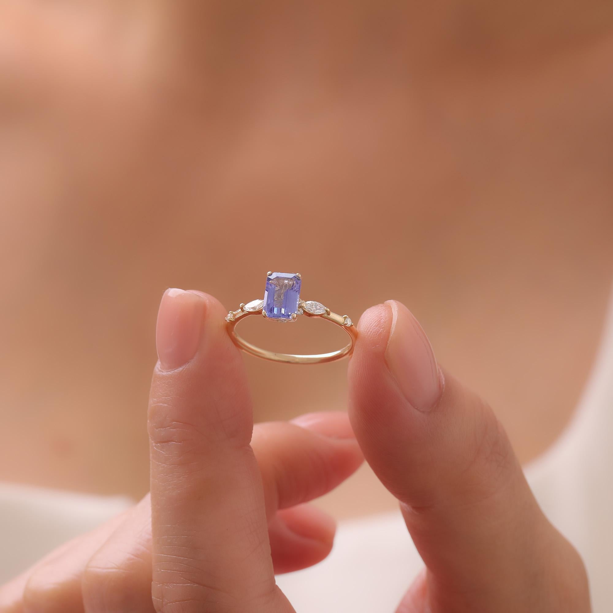 in vendita:  L'anello di fidanzamento Joie con tanzanite e diamanti 2