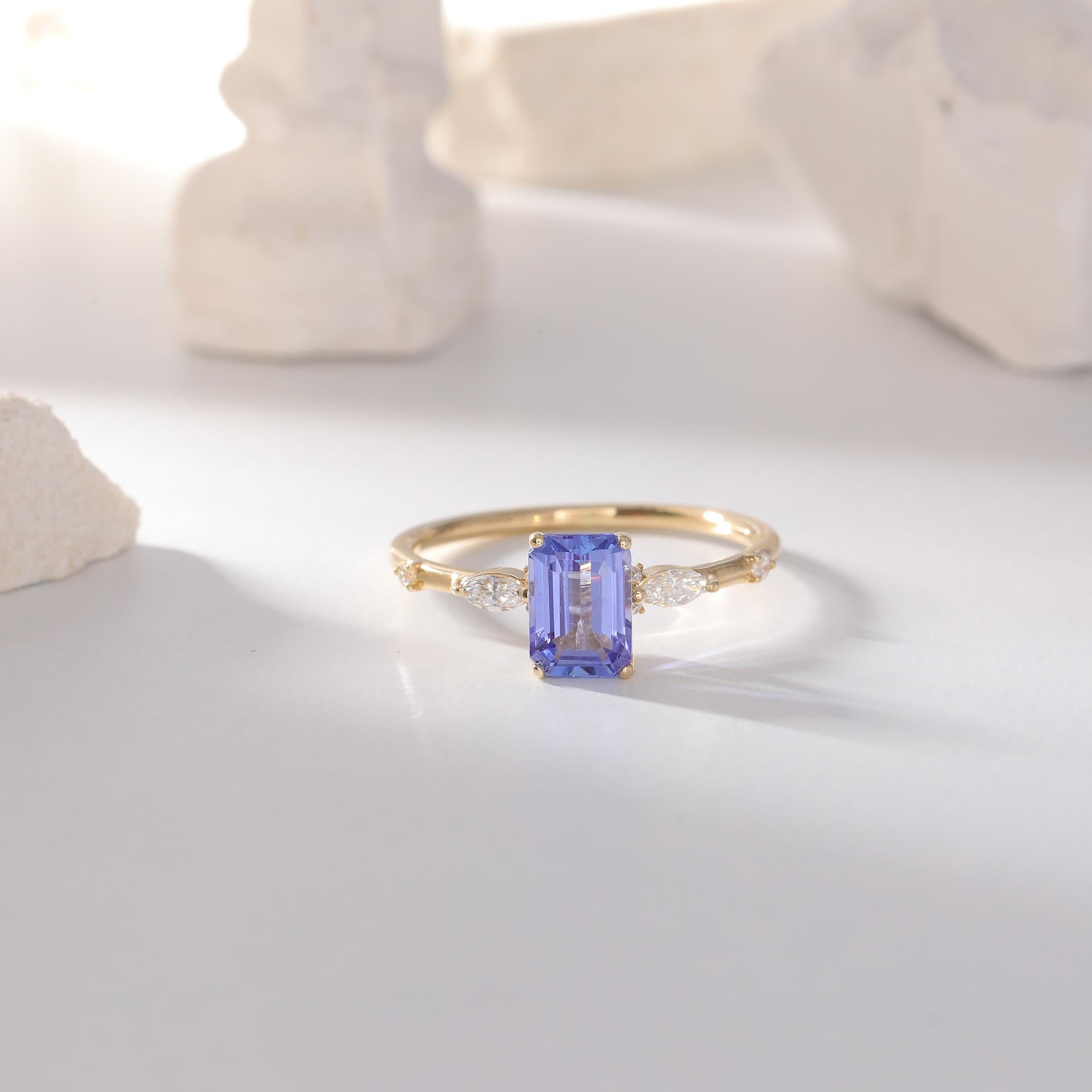 in vendita:  L'anello di fidanzamento Joie con tanzanite e diamanti 4