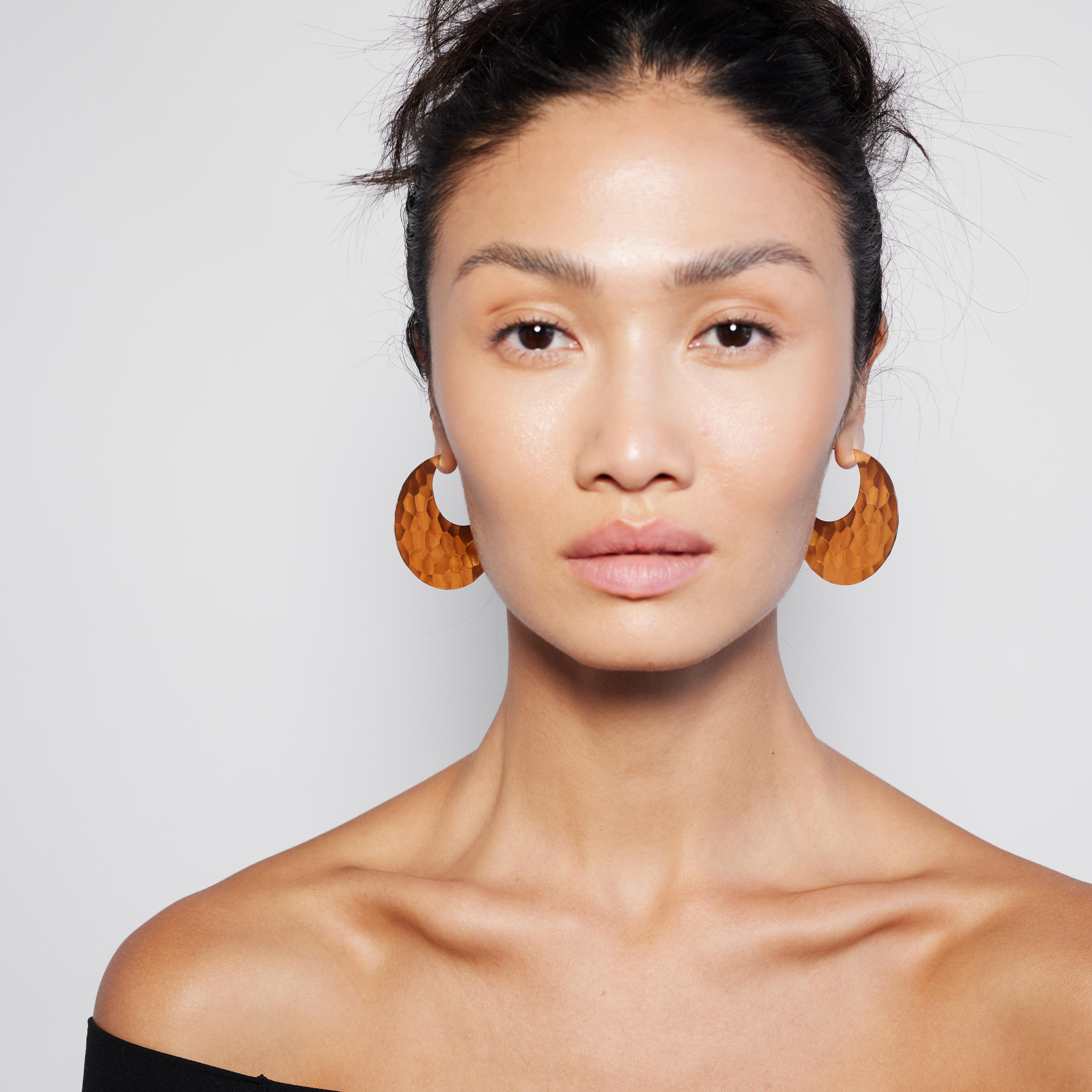 Large Hammered 14k Solid Yellow Gold Hoops In New Condition In Los Angeles, CA