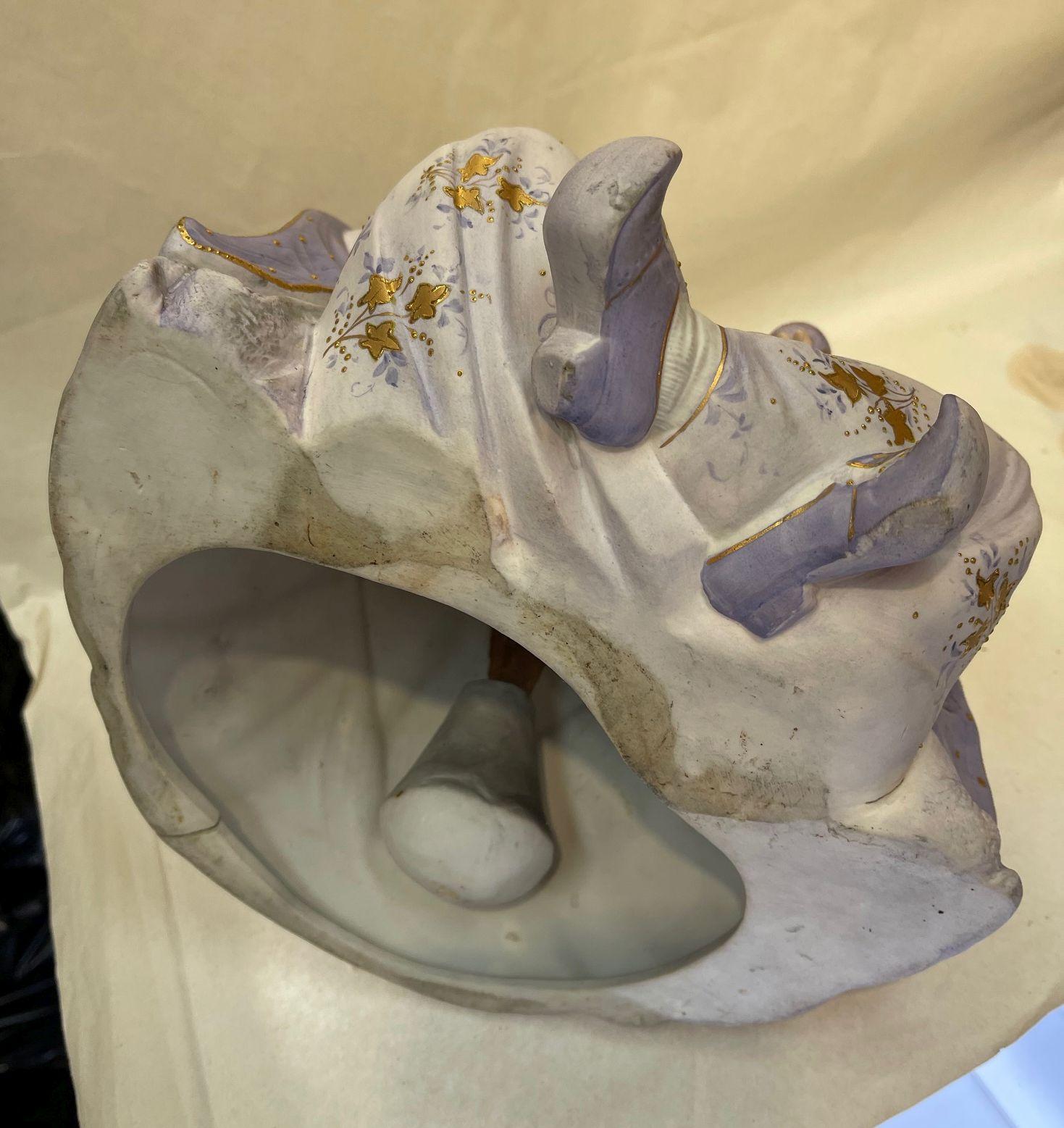 El Malabarista Porcelana Móvil  Escultura figurativa antigua en Excelente estado para la venta en Montreal, QC