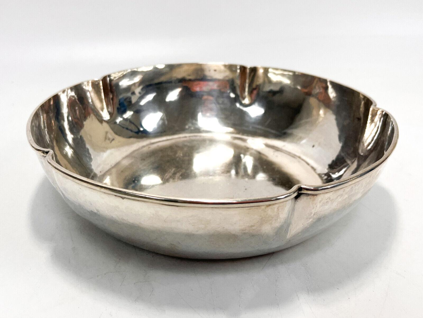  The Kalo Shops Sterling Silver Hand Wrought Scalloped Bowl #40, circa 1920 In Good Condition For Sale In Gardena, CA