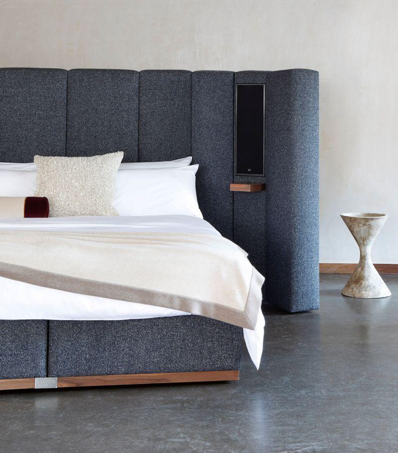 The Kef Seventy Five & Savoir Nº2 Bed Set, Handcrafted, California King Size (Britisch) im Angebot