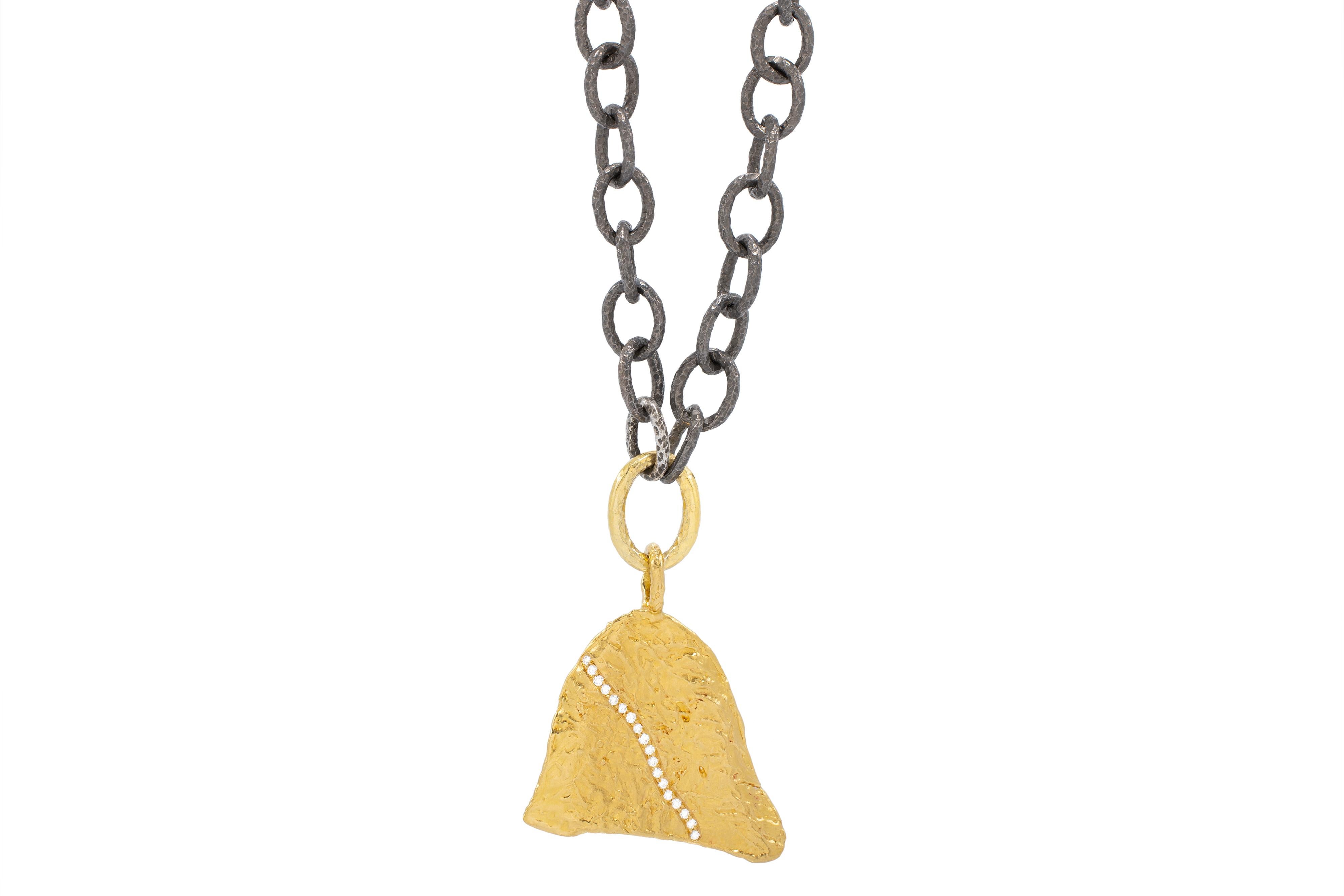 Le pendentif Kim avec diamants en or 22 carats de Tagili Neuf - En vente à New York, NY