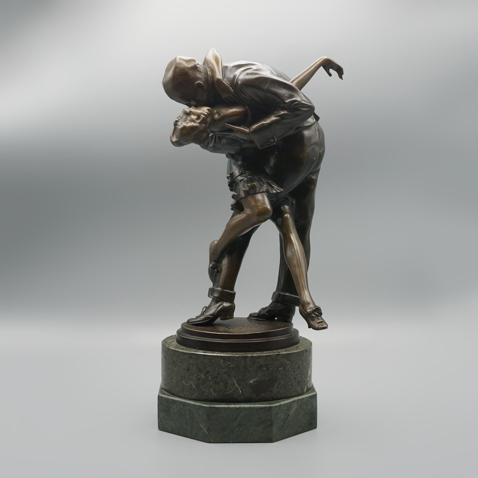 An Art Deco patinated bronze sculpture of a kissing couple in passionate embrace. Signed Zach to bronze and set over original marble base. 

Dimensions: H 32cm W 14cm D 13cm 

Origin: Austrian

Date: Circa 1925

