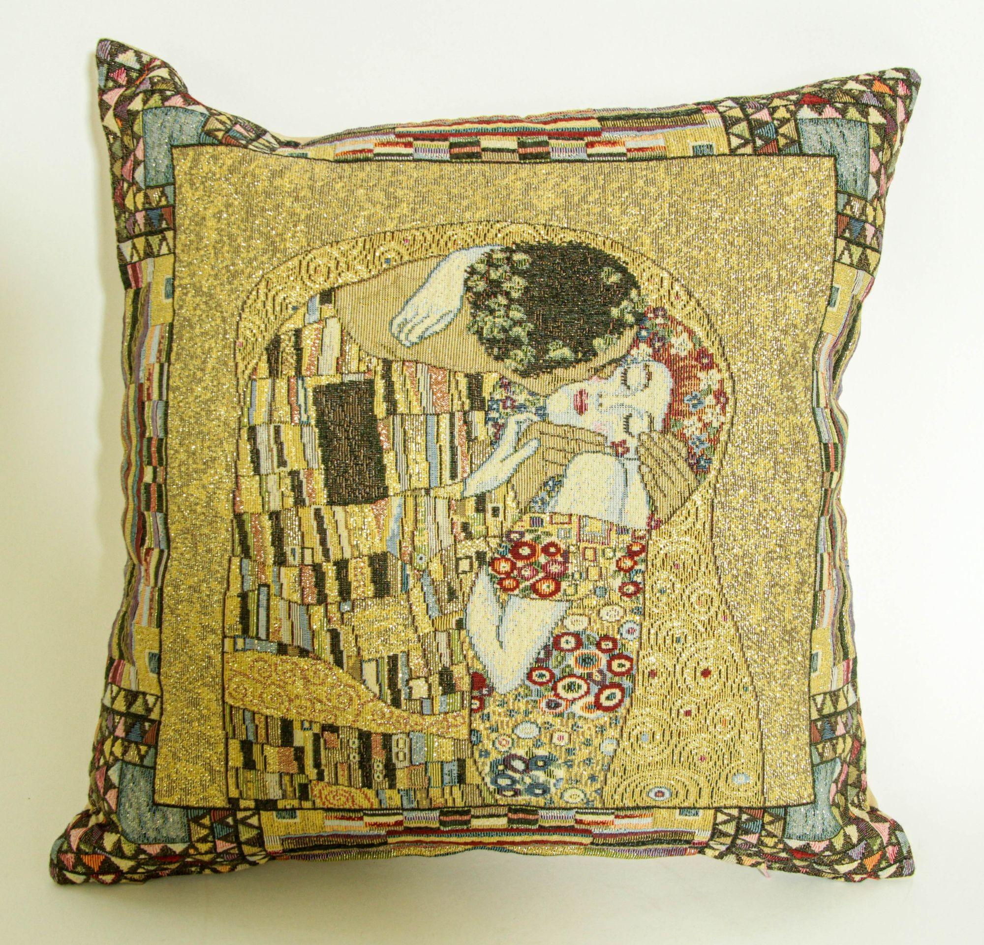 Cuscino per cuscino da lancio Kiss by Gustav Klimt Realizzato in Belgio da Flemish Tapestries.
Eleva la tua casa con il cuscino di lusso Premium Tapestry Cushion Throw Pillow Made in Flanders, Belgio
Lasciati conquistare dall'eleganza senza tempo di